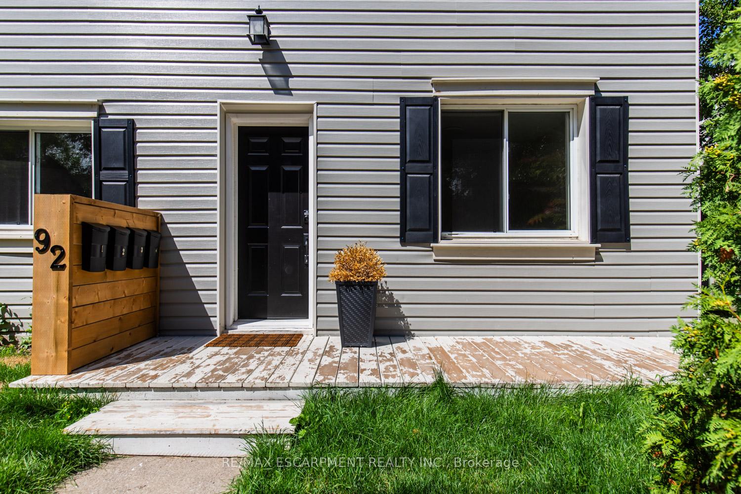 Photo 3 of 92 Pearl Street S, Hamilton, Strathcona — HOMEH