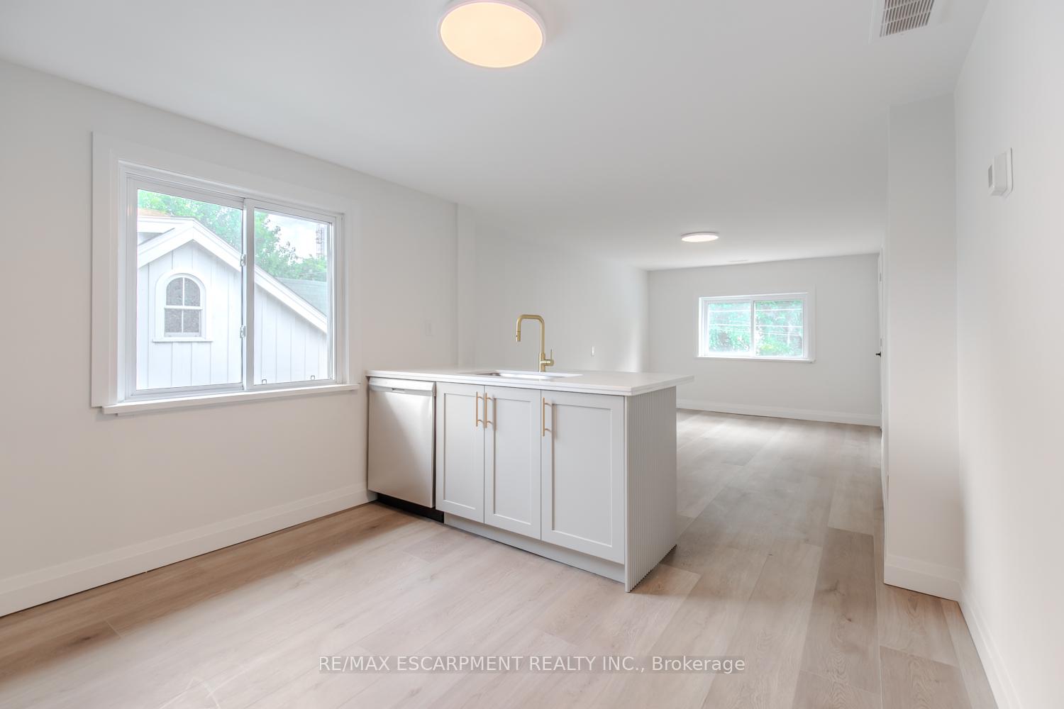 Photo 6 of 92 Pearl Street S, Hamilton, Strathcona — HOMEH
