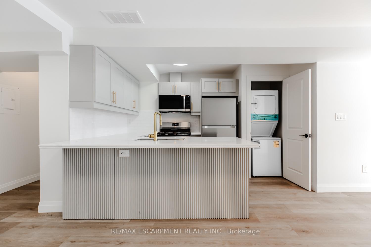 Photo 16 of 92 Pearl Street S, Hamilton, Strathcona — HOMEH