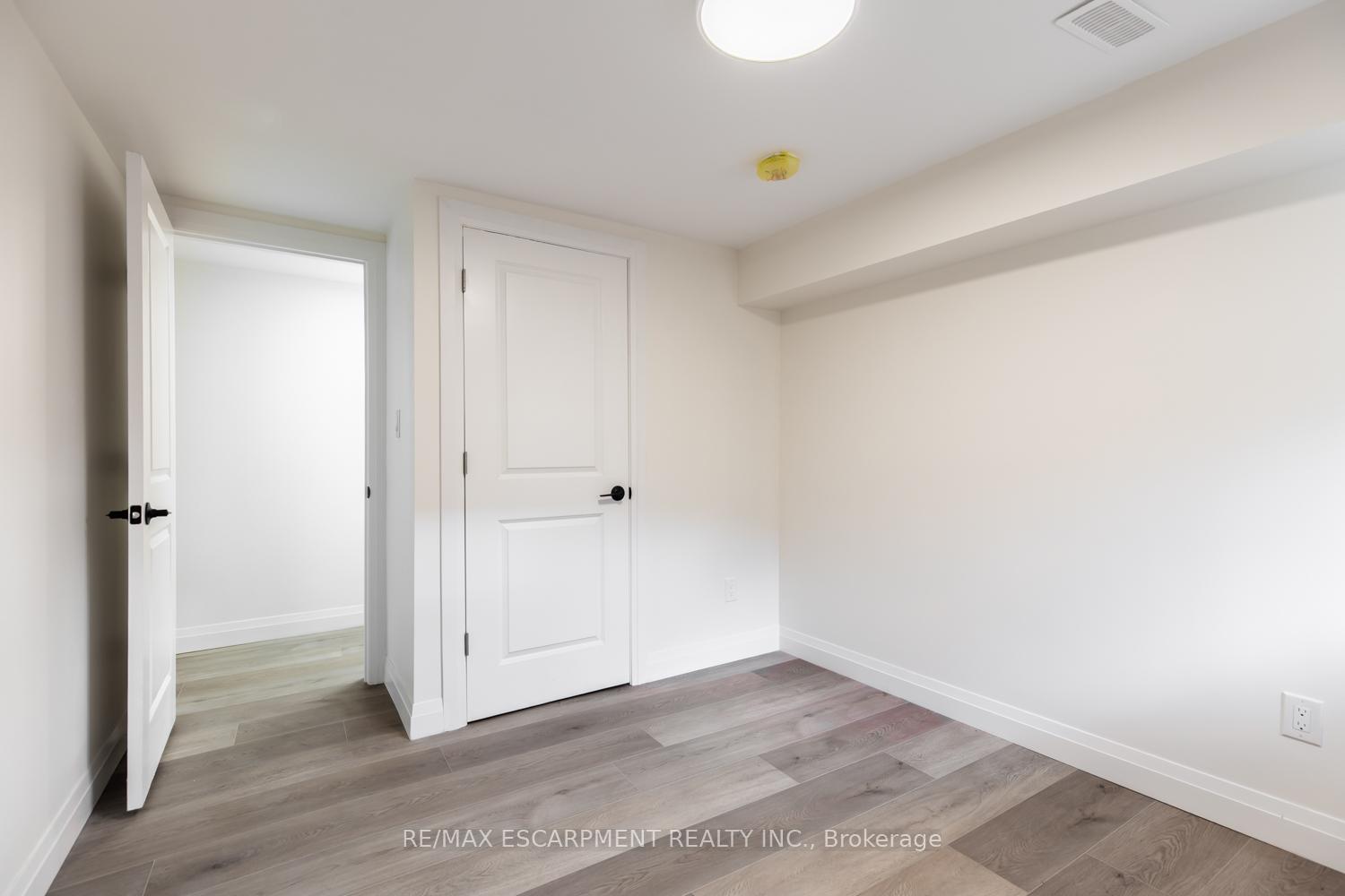 Photo 19 of 92 Pearl Street S, Hamilton, Strathcona — HOMEH