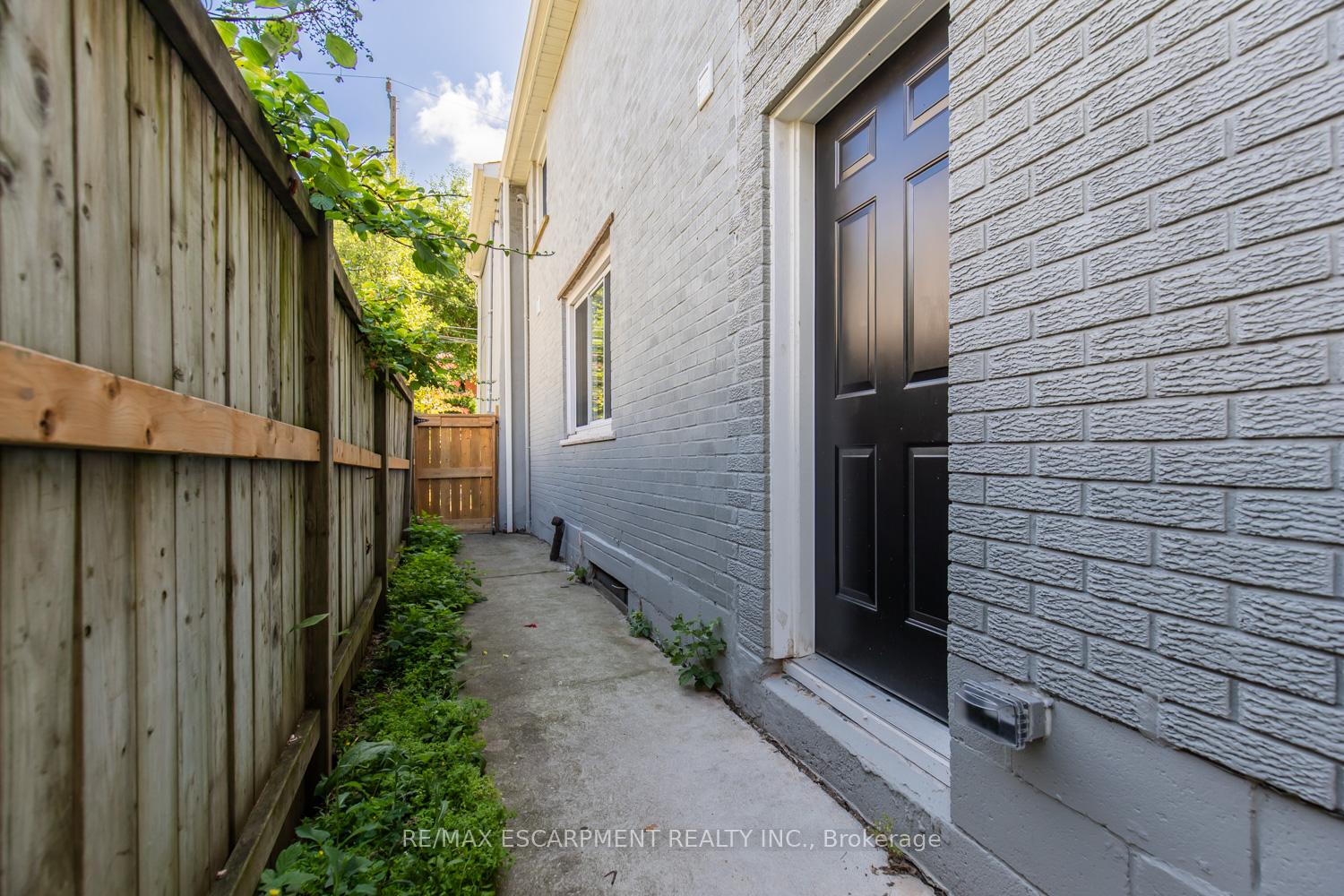 Photo 35 of 92 Pearl Street S, Hamilton, Strathcona — HOMEH