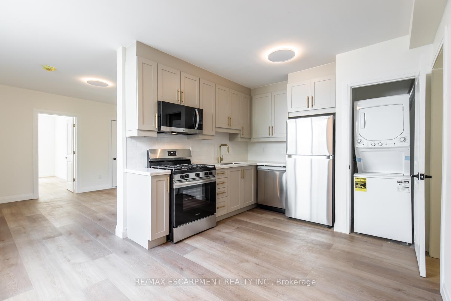 Photo 44 of 92 Pearl Street S, Hamilton, Strathcona — HOMEH