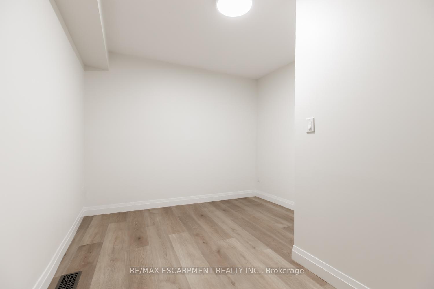 Photo 40 of 92 Pearl Street S, Hamilton, Strathcona — HOMEH