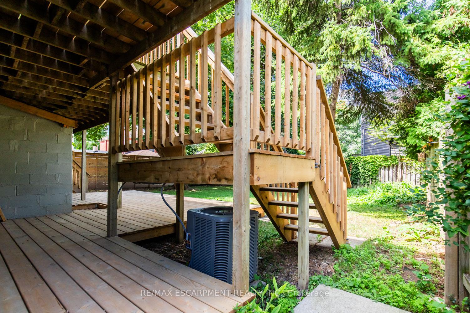 Photo 38 of 92 Pearl Street S, Hamilton, Strathcona — HOMEH