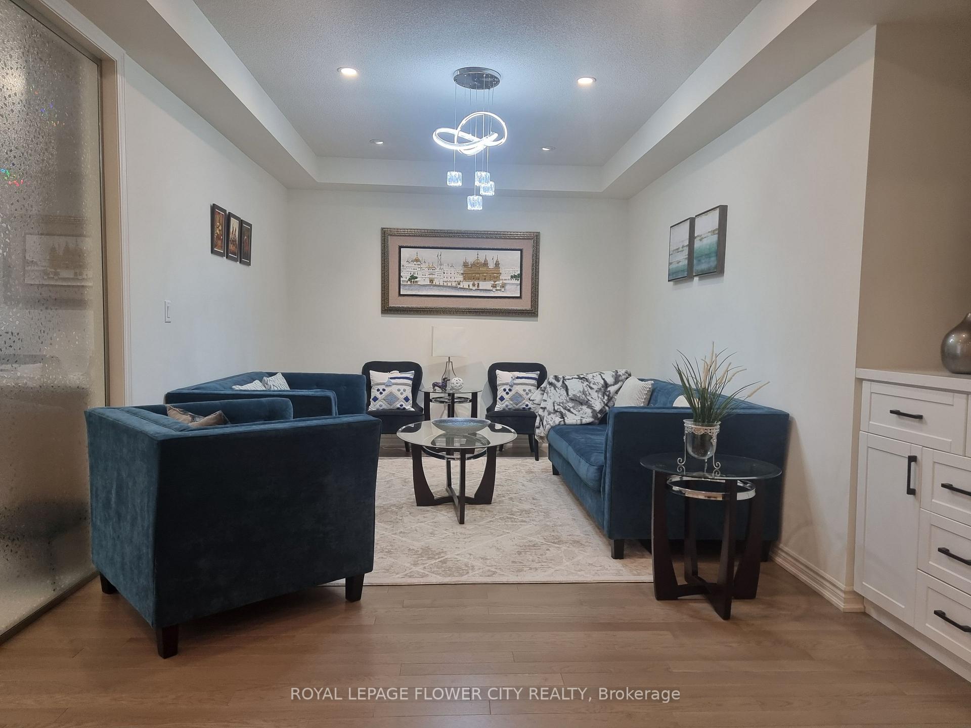 Photo 8 of 360 Valleyway Drive, Brampton, Credit Valley — HOMEH