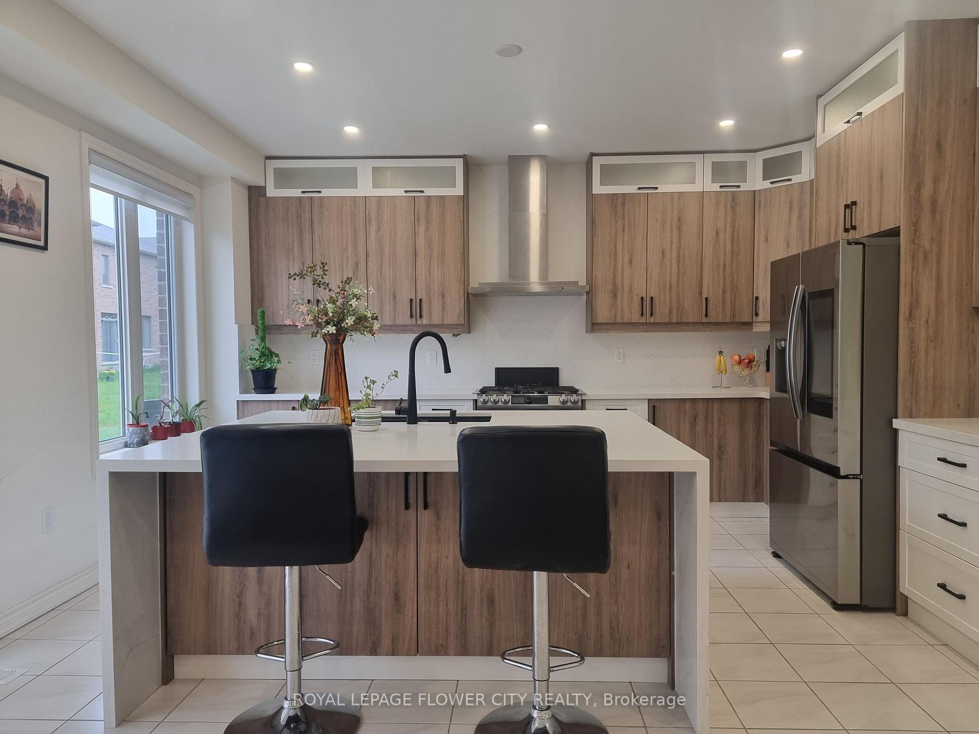 Photo 12 of 360 Valleyway Drive, Brampton, Credit Valley — HOMEH