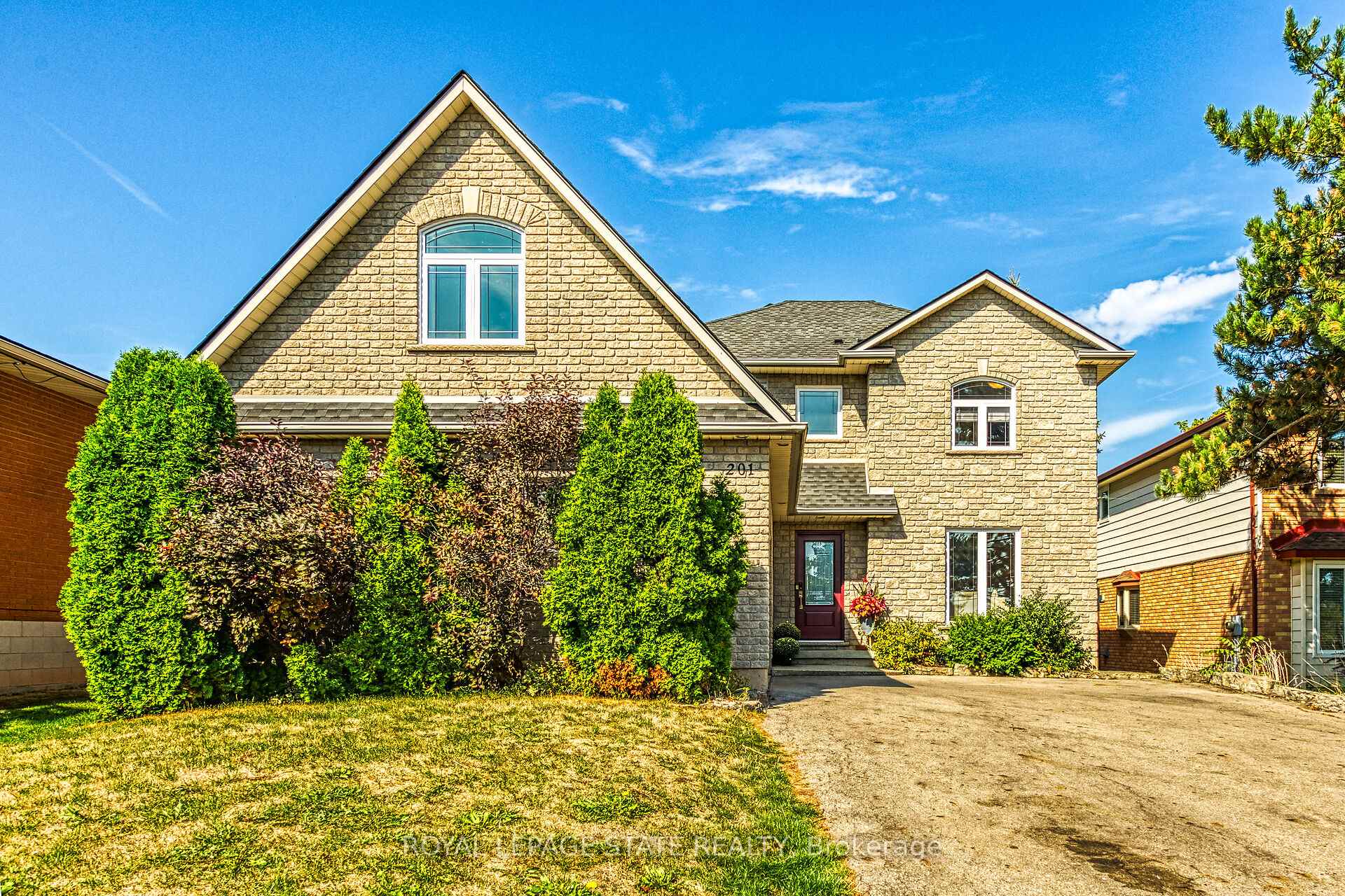 Photo 4 of 201 Jones Road, Hamilton, Stoney Creek — HOMEH