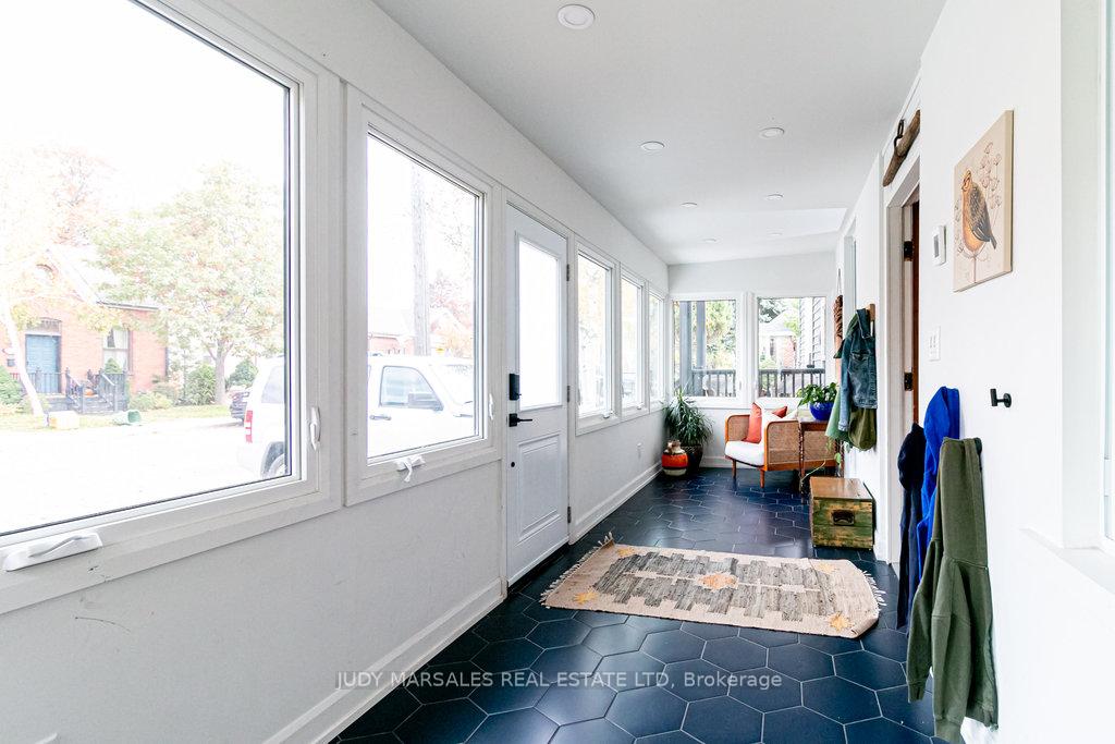 Photo 3 of 47 Tom Street, Hamilton, Strathcona — HOMEH