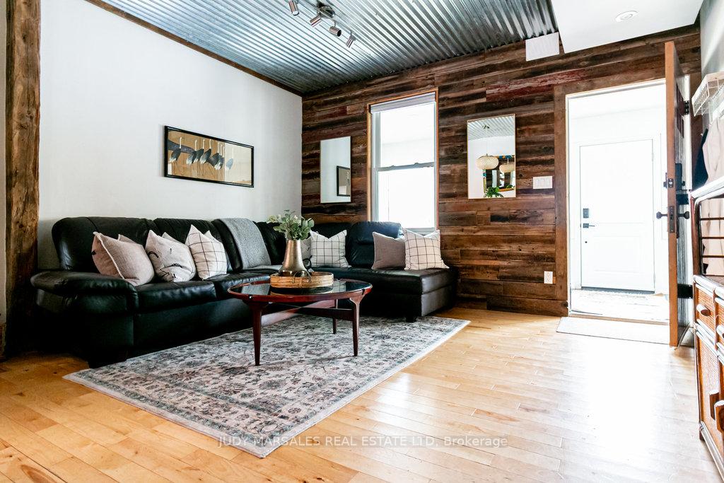 Photo 10 of 47 Tom Street, Hamilton, Strathcona — HOMEH