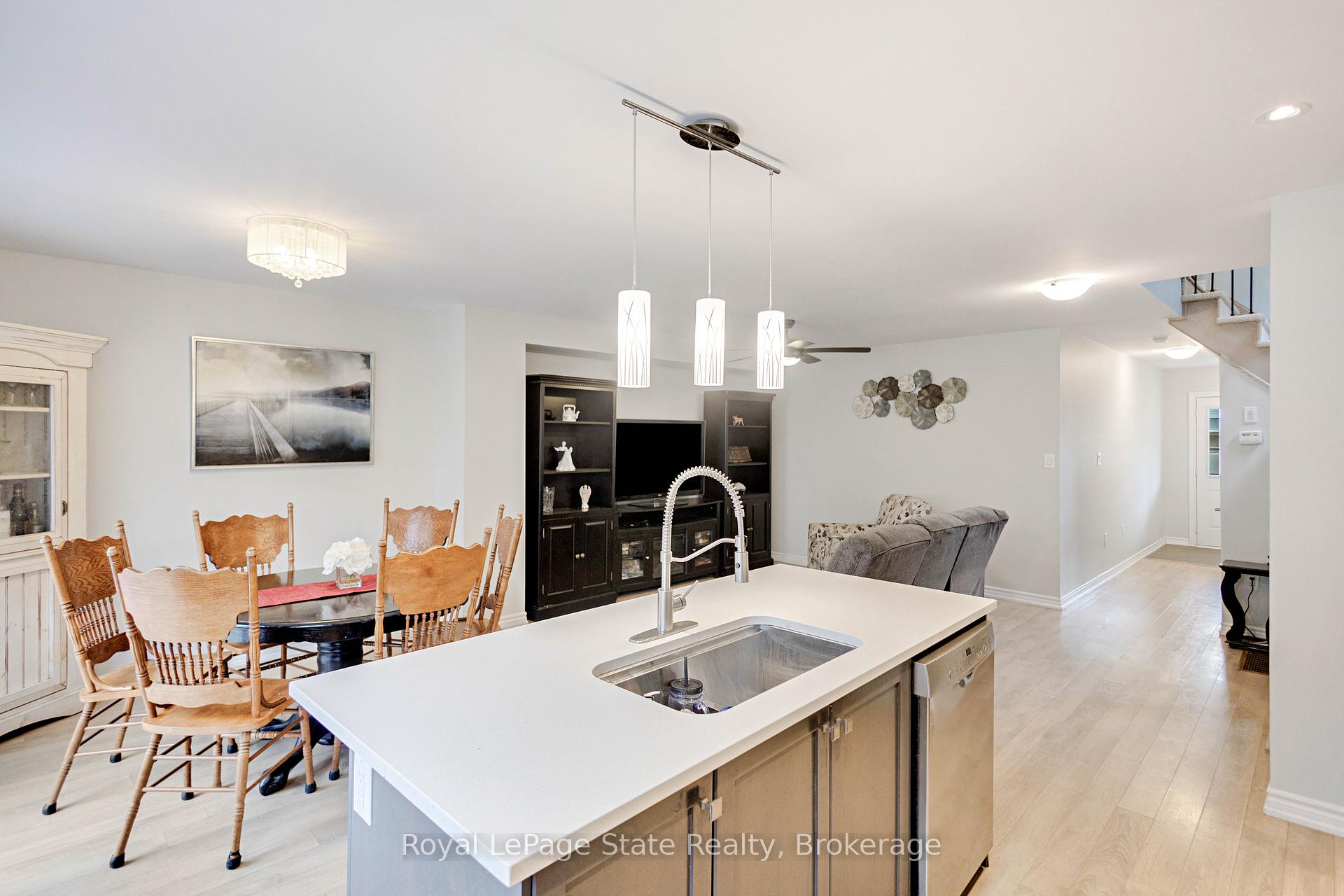 Photo 16 of 39 Mccargow Drive, Haldimand — HOMEH