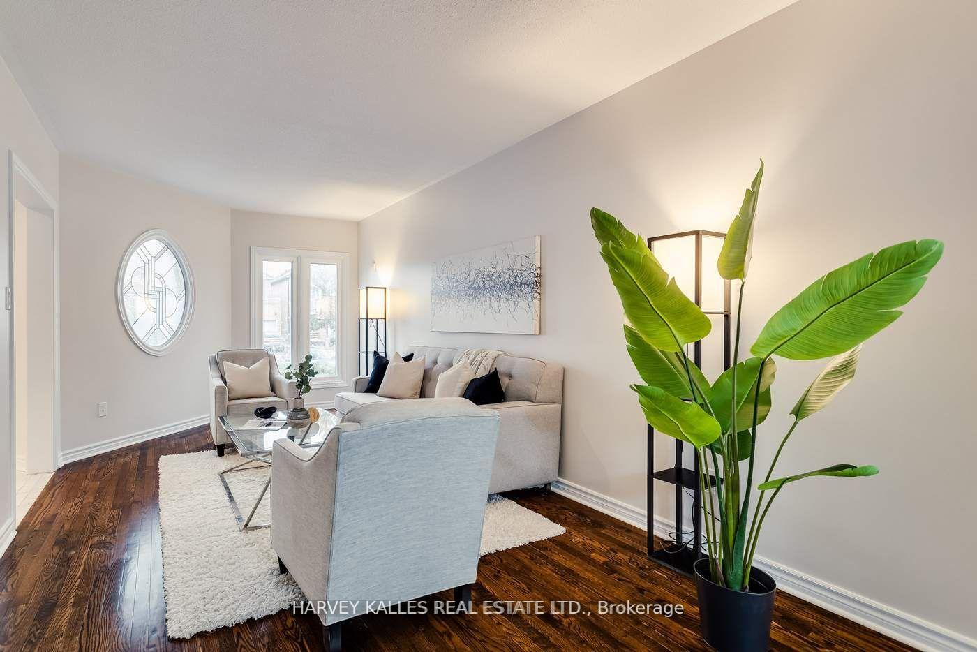 Photo 4 of 67 Venice Crescent, Vaughan, Beverley Glen — HOMEH