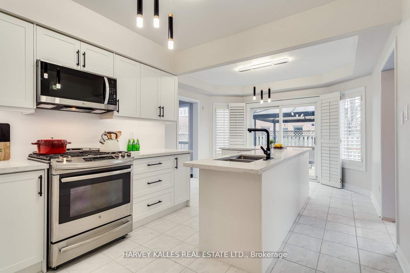 Photo 5 of 67 Venice Crescent, Vaughan, Beverley Glen — HOMEH