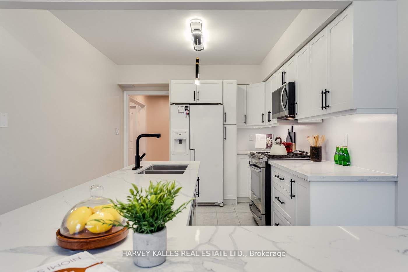 Photo 12 of 67 Venice Crescent, Vaughan, Beverley Glen — HOMEH