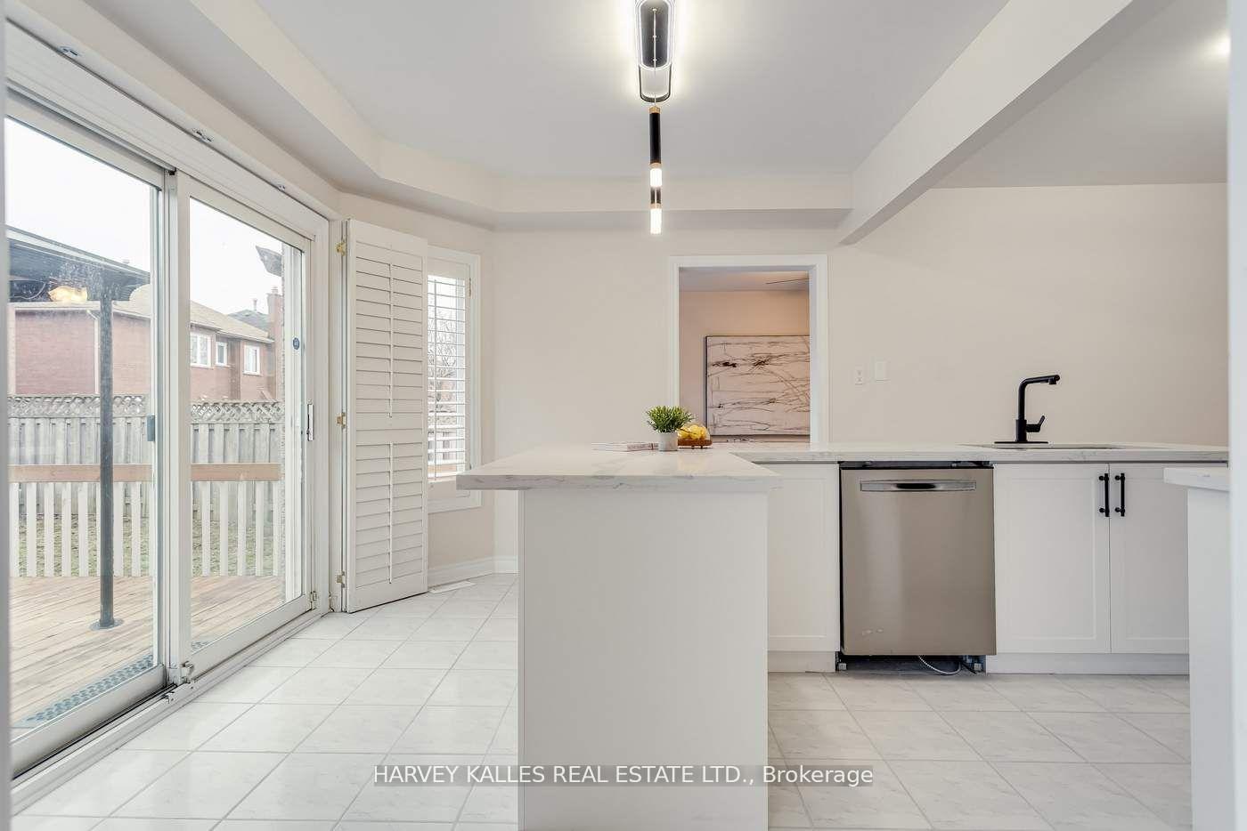 Photo 11 of 67 Venice Crescent, Vaughan, Beverley Glen — HOMEH