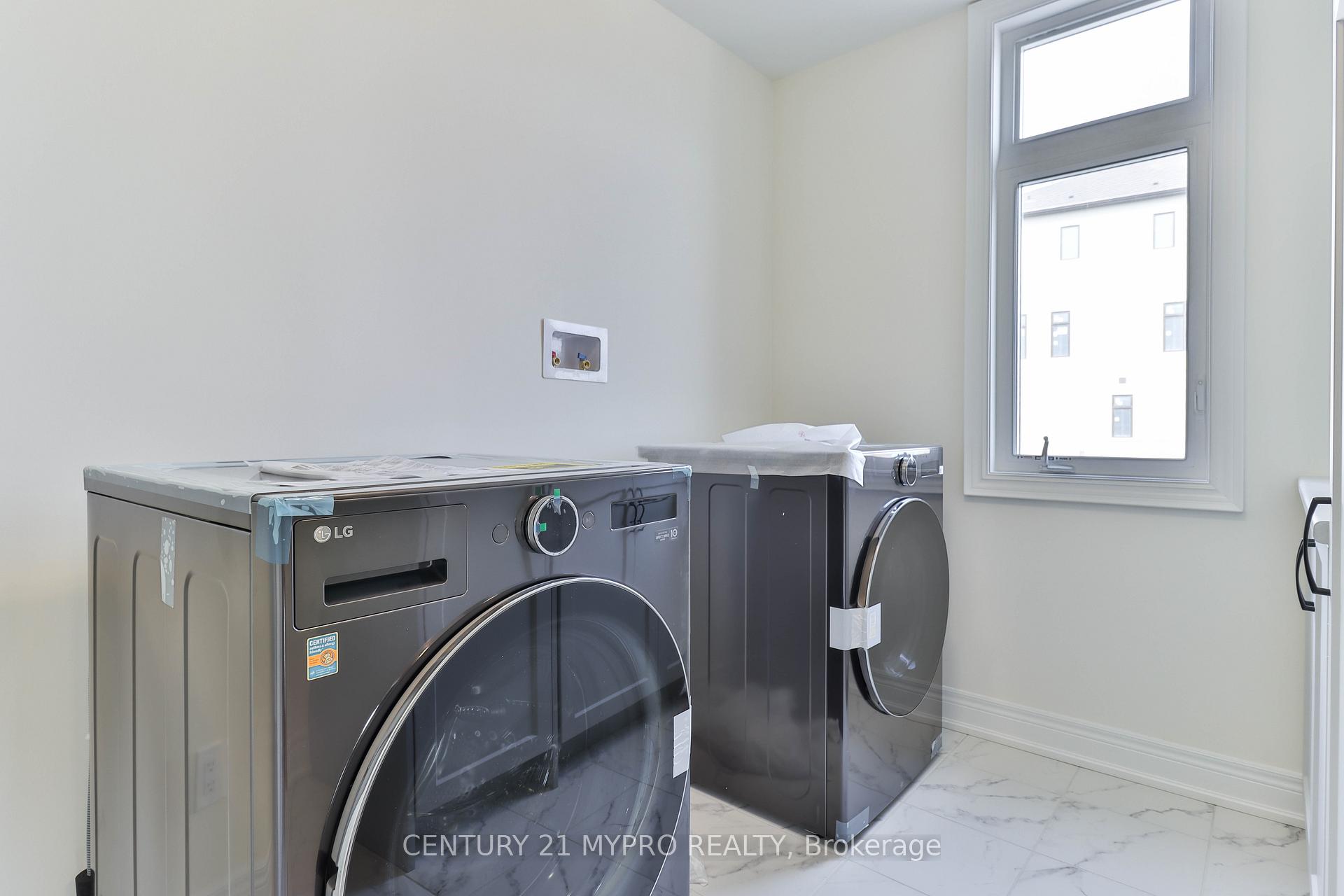 Photo 9 of 177 Berczy Green Drive, Markham, Rural Markham — HOMEH
