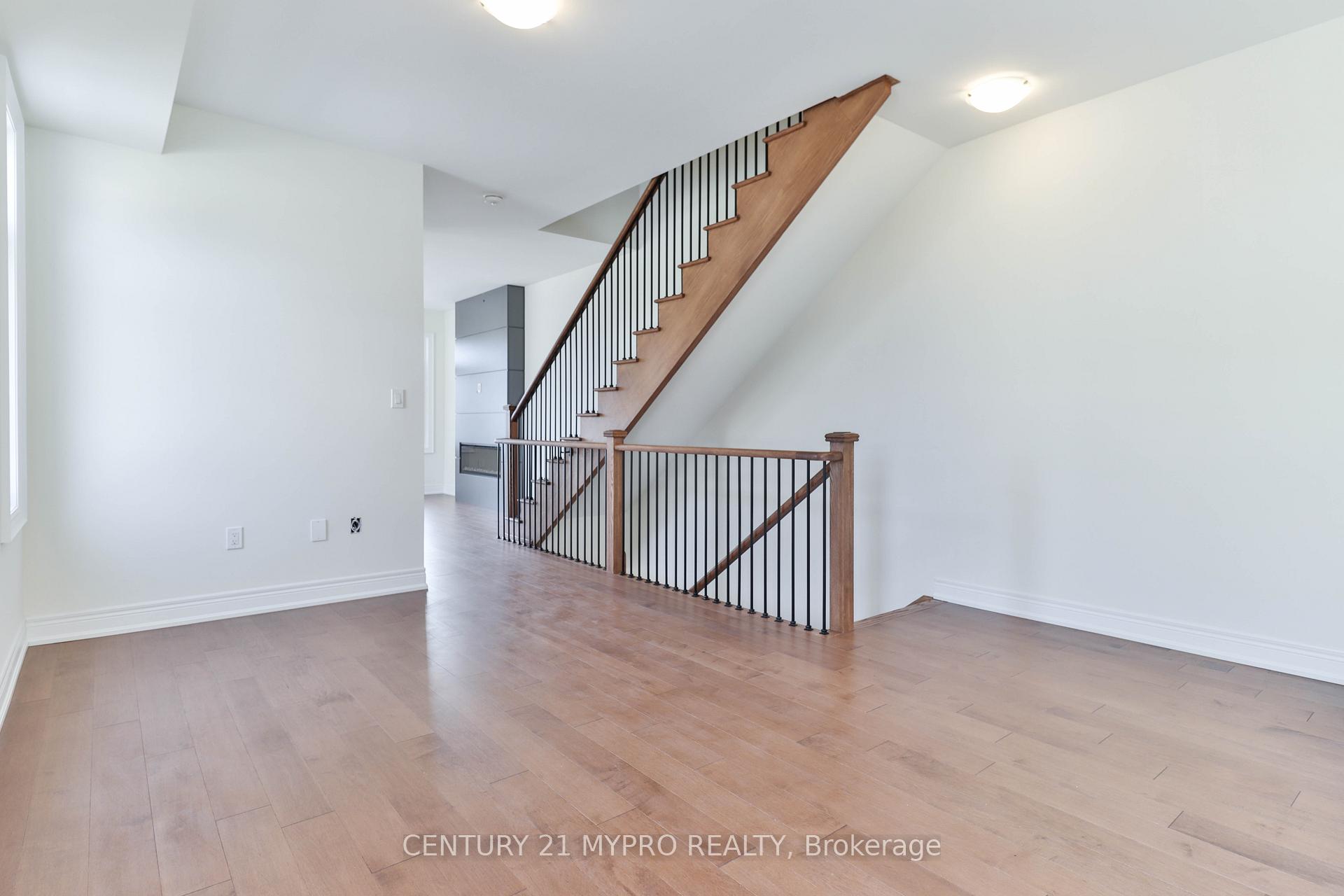 Photo 4 of 177 Berczy Green Drive, Markham, Rural Markham — HOMEH