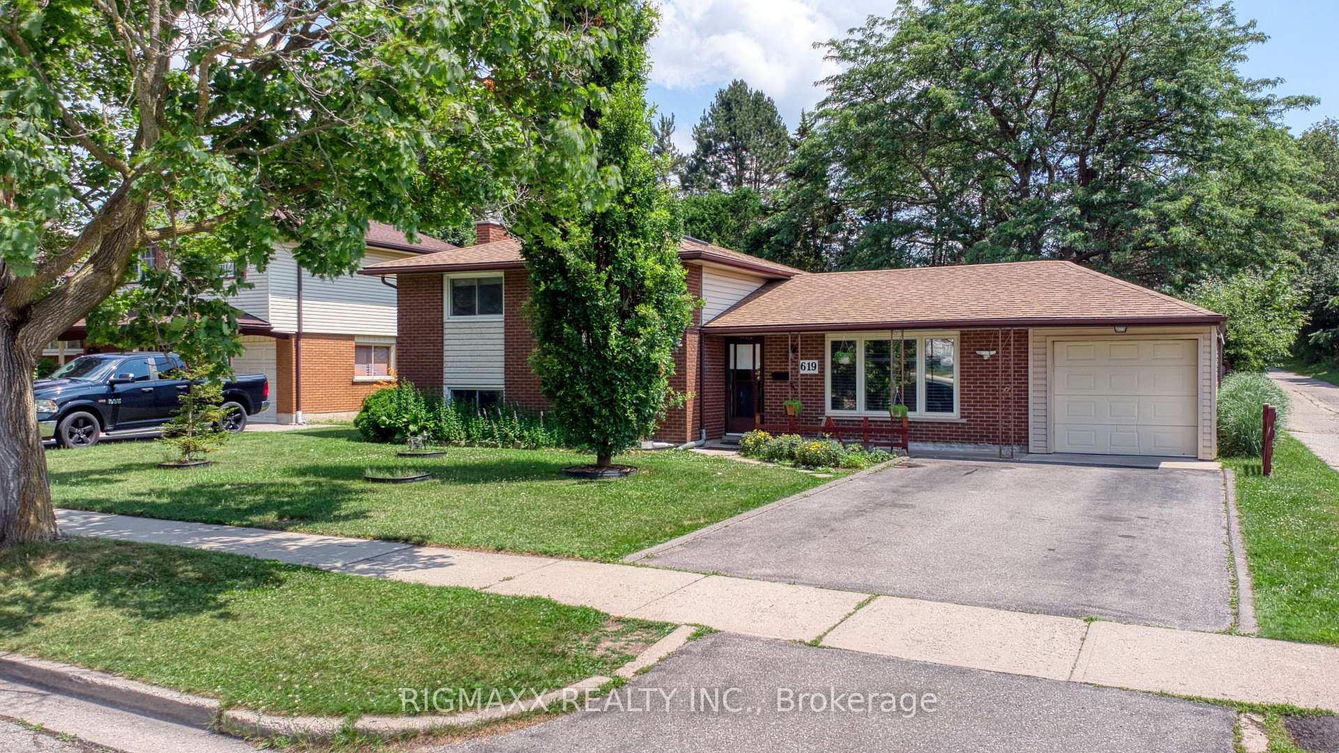Photo 1 of 619 Forest Hill Drive, Kitchener — HOMEH