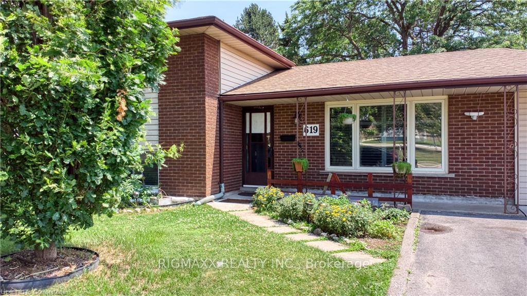 Photo 2 of 619 Forest Hill Drive, Kitchener — HOMEH