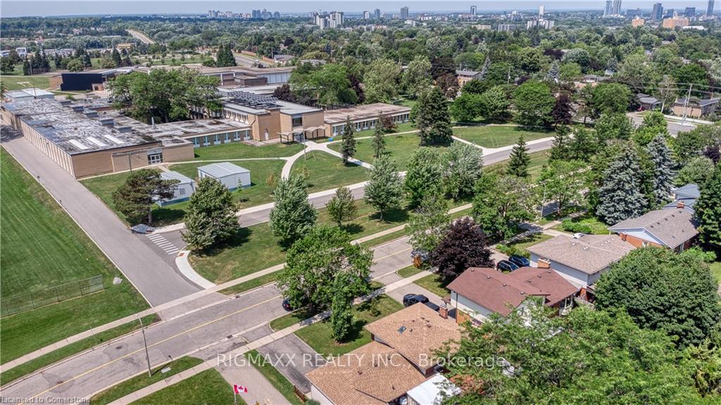 Photo 29 of 619 Forest Hill Drive, Kitchener — HOMEH