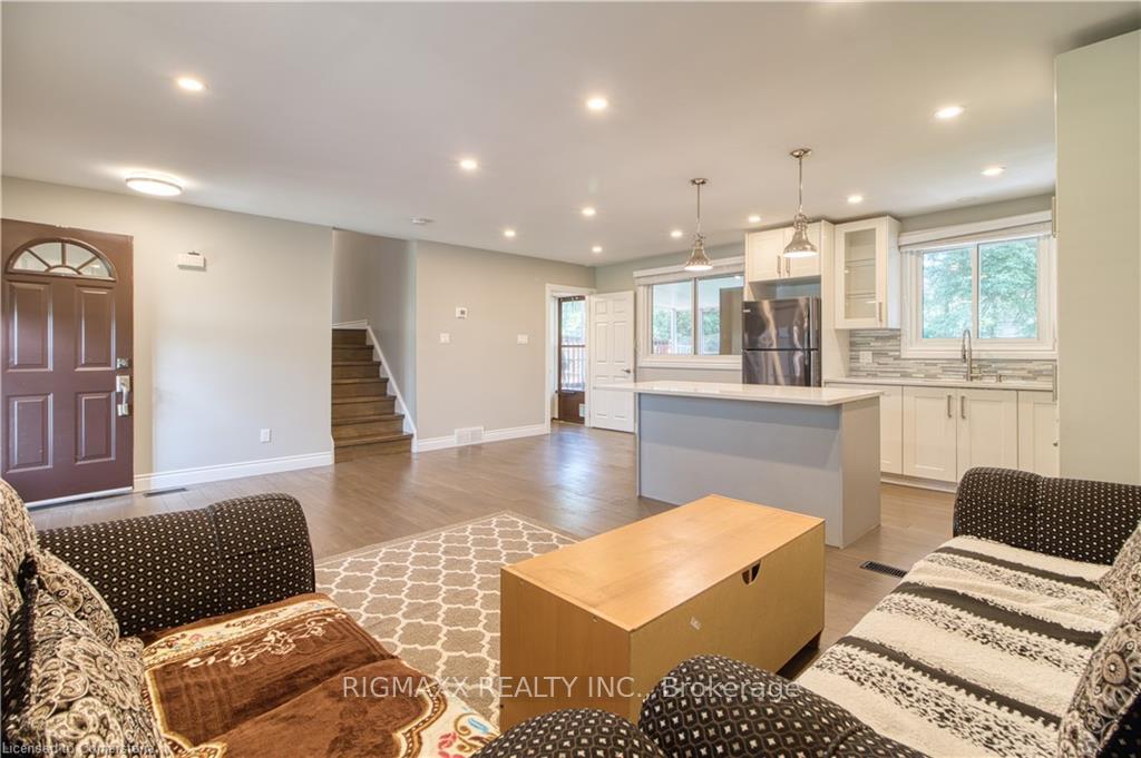 Photo 19 of 619 Forest Hill Drive, Kitchener — HOMEH