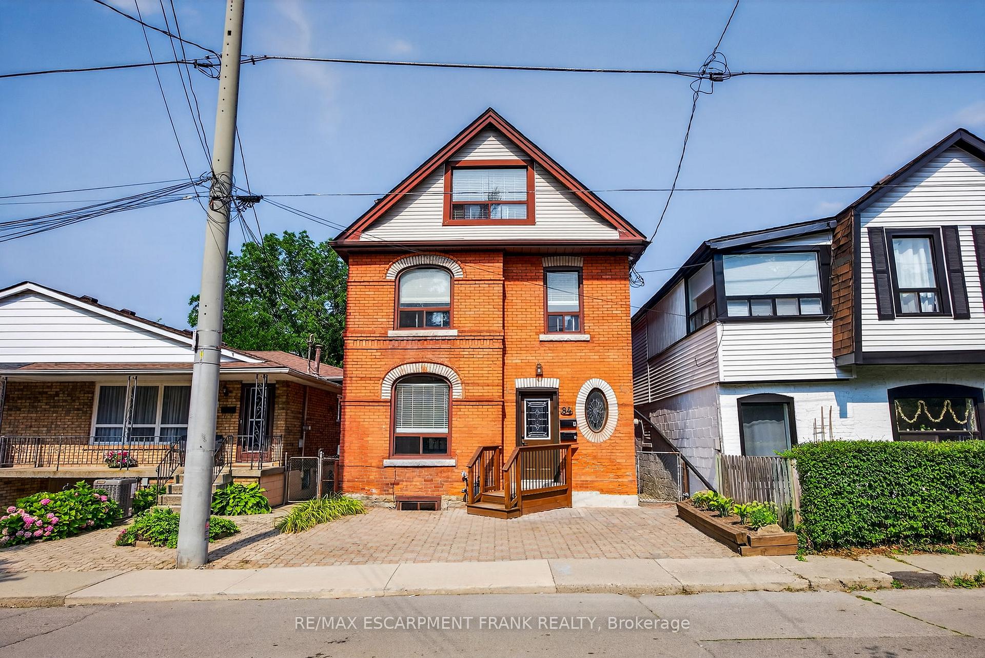 Front of 84 Ray Street S