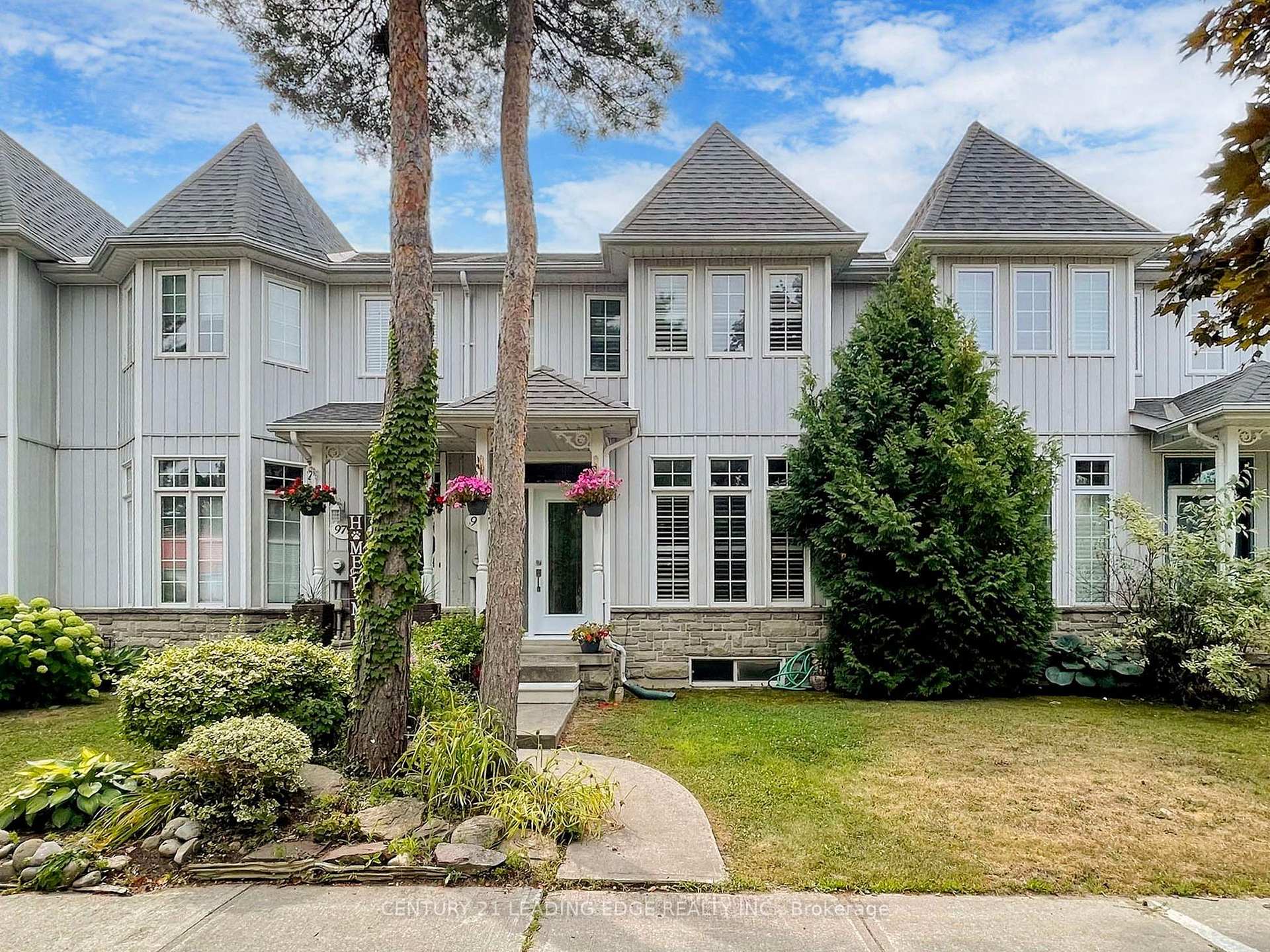 Photo 2 of 977 Lake Drive E, Georgina, Sutton & Jackson's Point — HOMEH