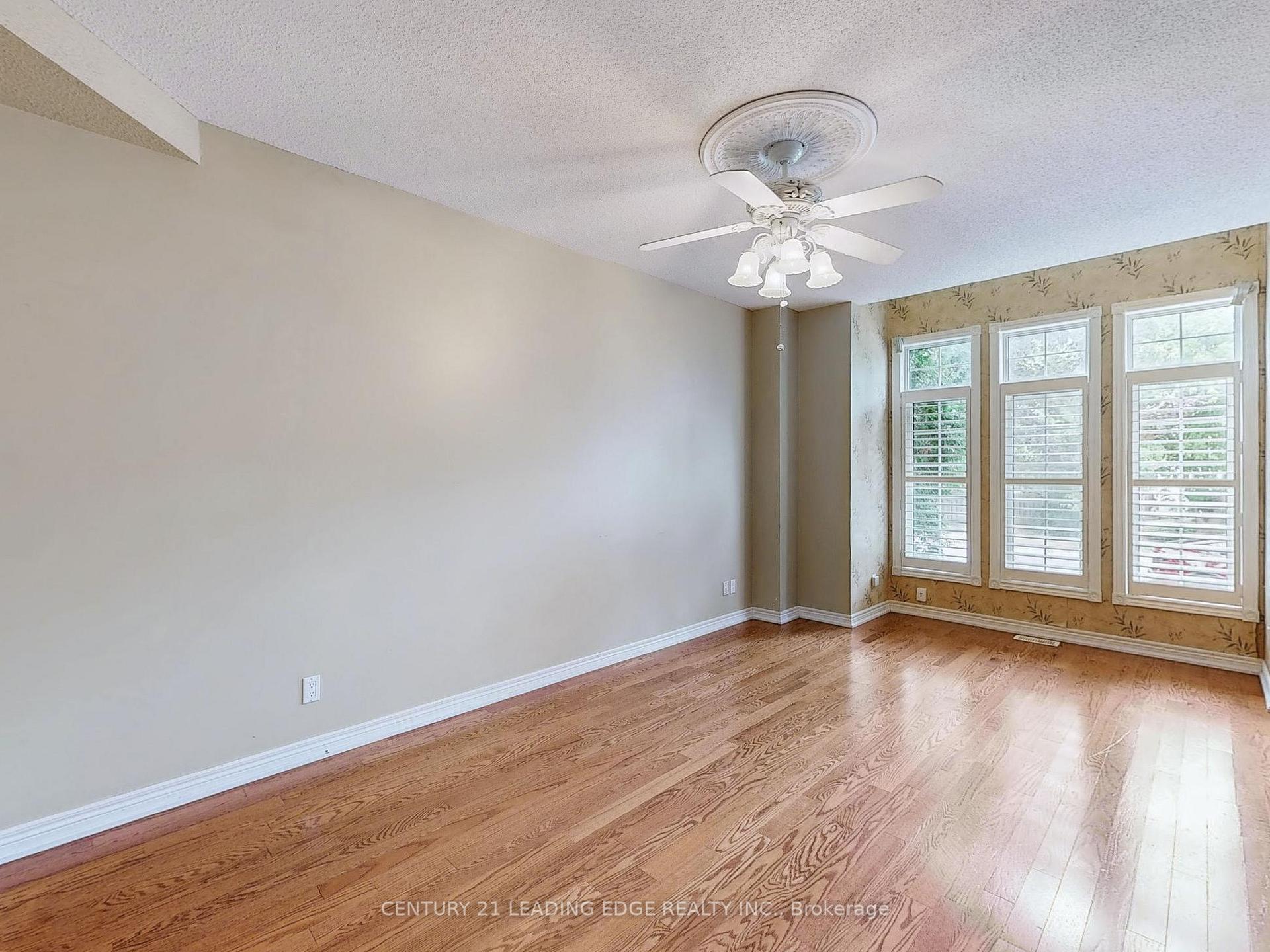 Photo 4 of 977 Lake Drive E, Georgina, Sutton & Jackson's Point — HOMEH