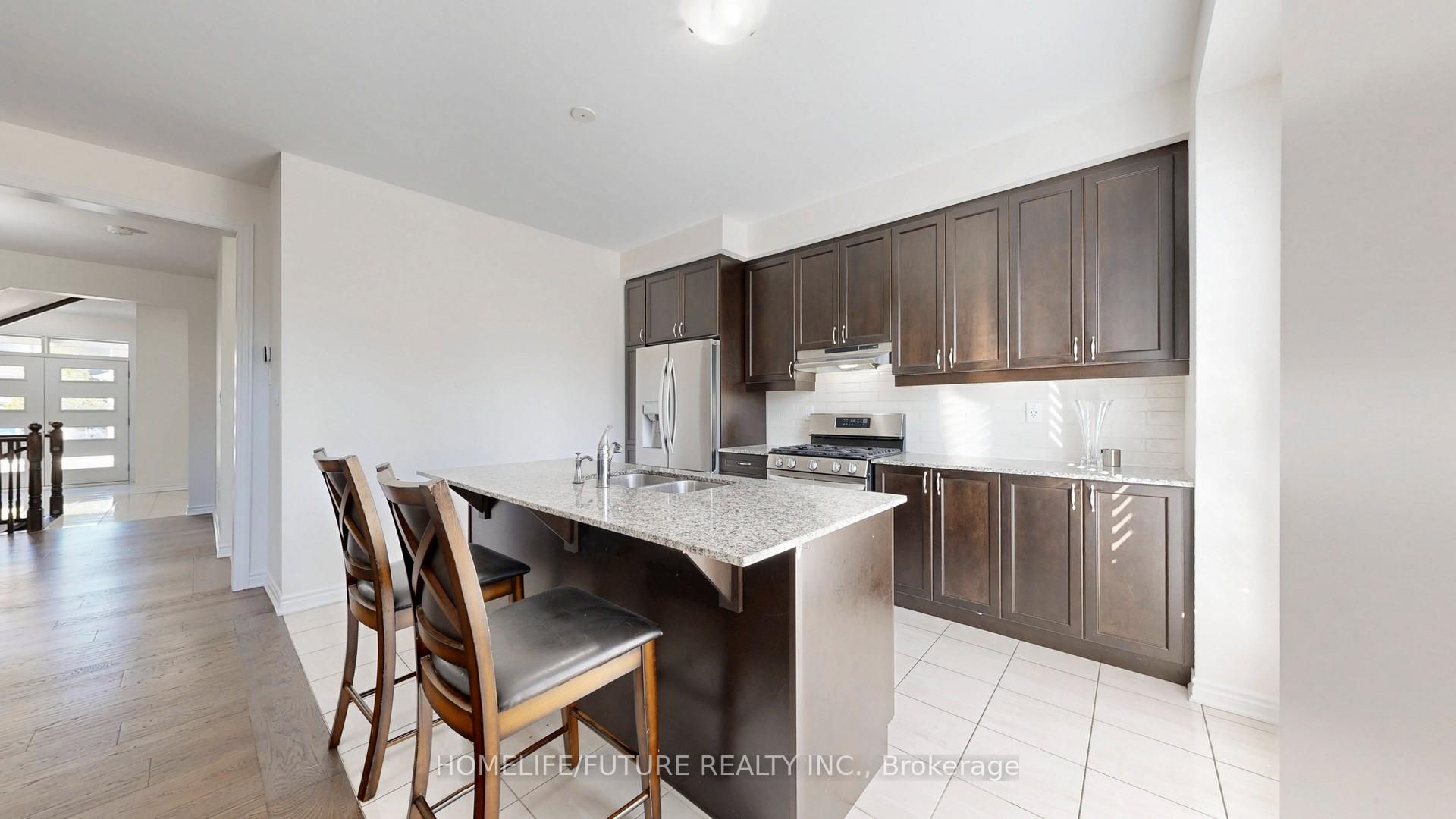 Photo 10 of 92 Barkerville Drive, Whitby, Lynde Creek — HOMEH