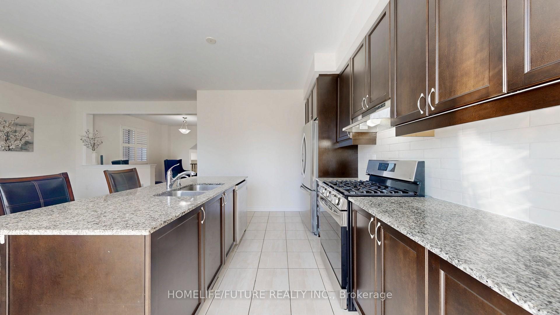 Photo 15 of 92 Barkerville Drive, Whitby, Lynde Creek — HOMEH