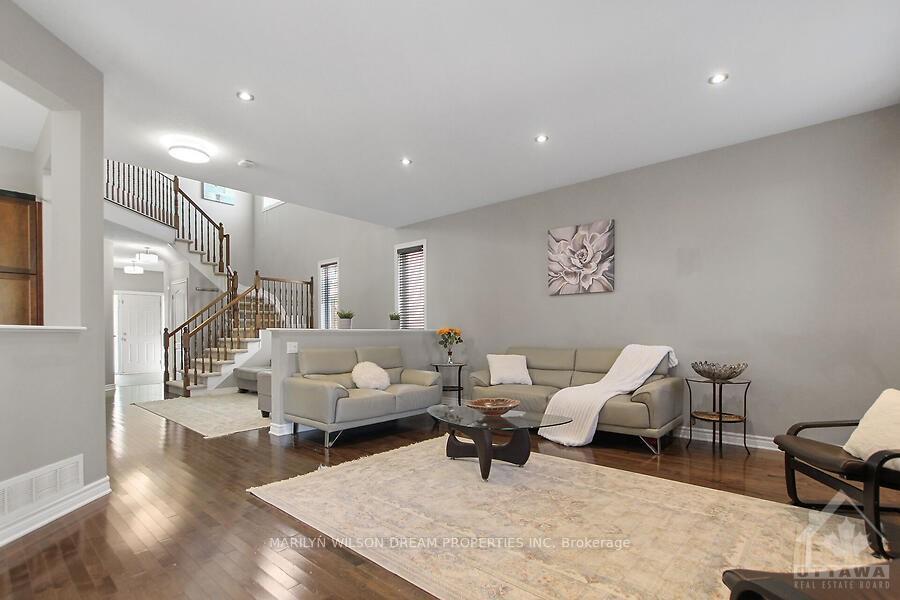 Photo 3 of 656 Netley Circle, Ottawa, Blossom Park/Kemp Park/Findlay Creek — HOMEH