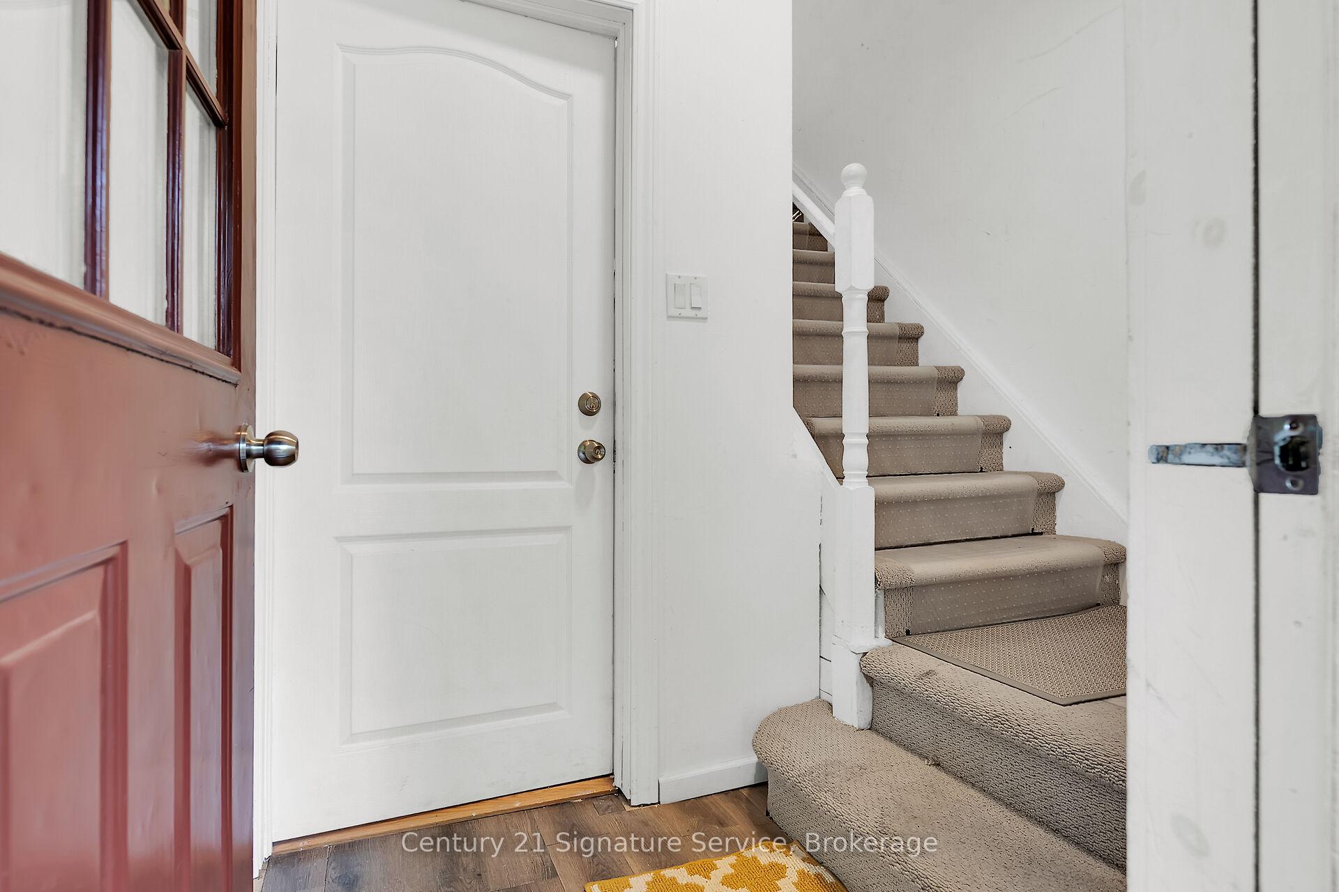 Photo 9 of 17 Fleming Avenue W, Brampton, Downtown Brampton — HOMEH