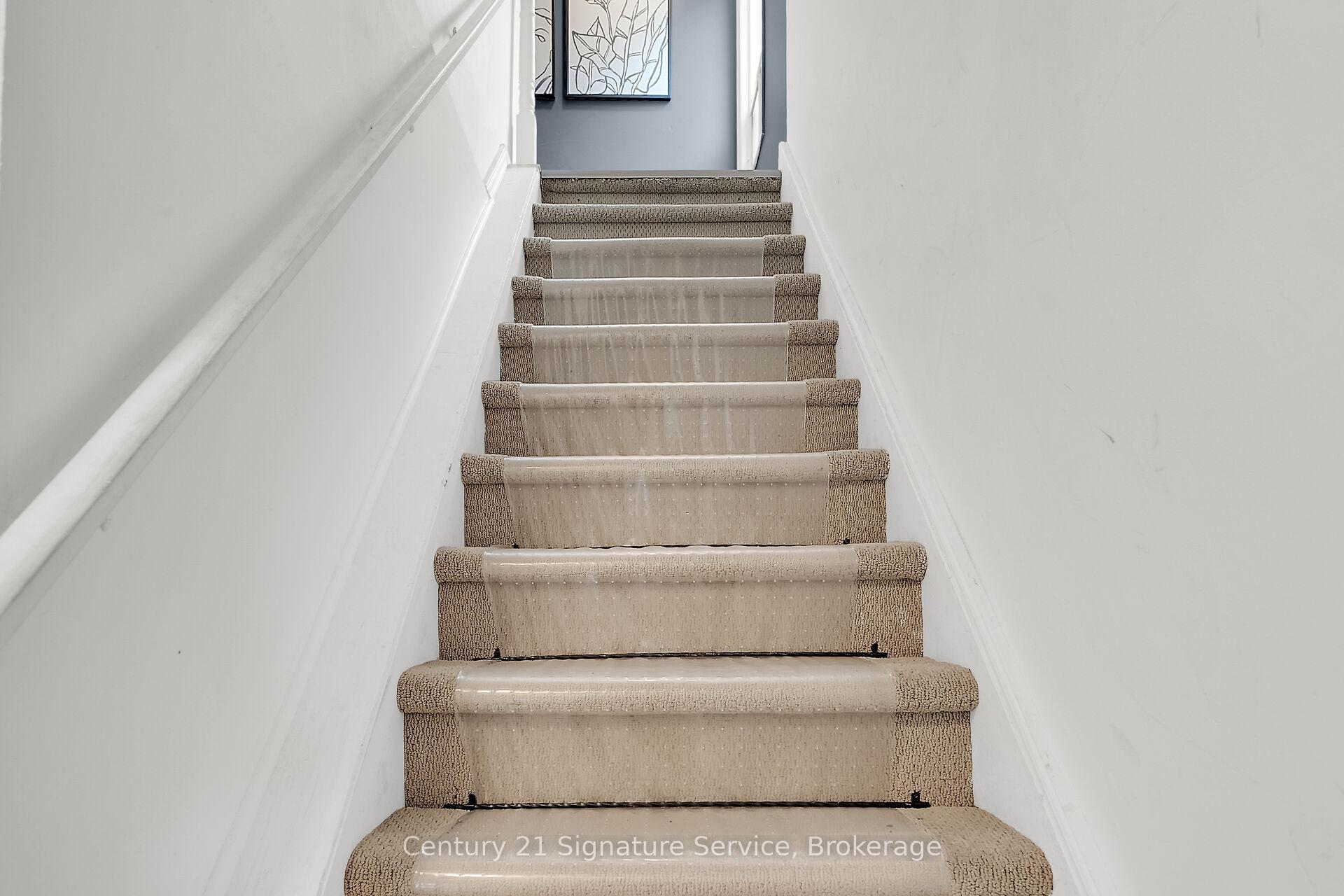 Photo 2 of 17 Fleming Avenue W, Brampton, Downtown Brampton — HOMEH