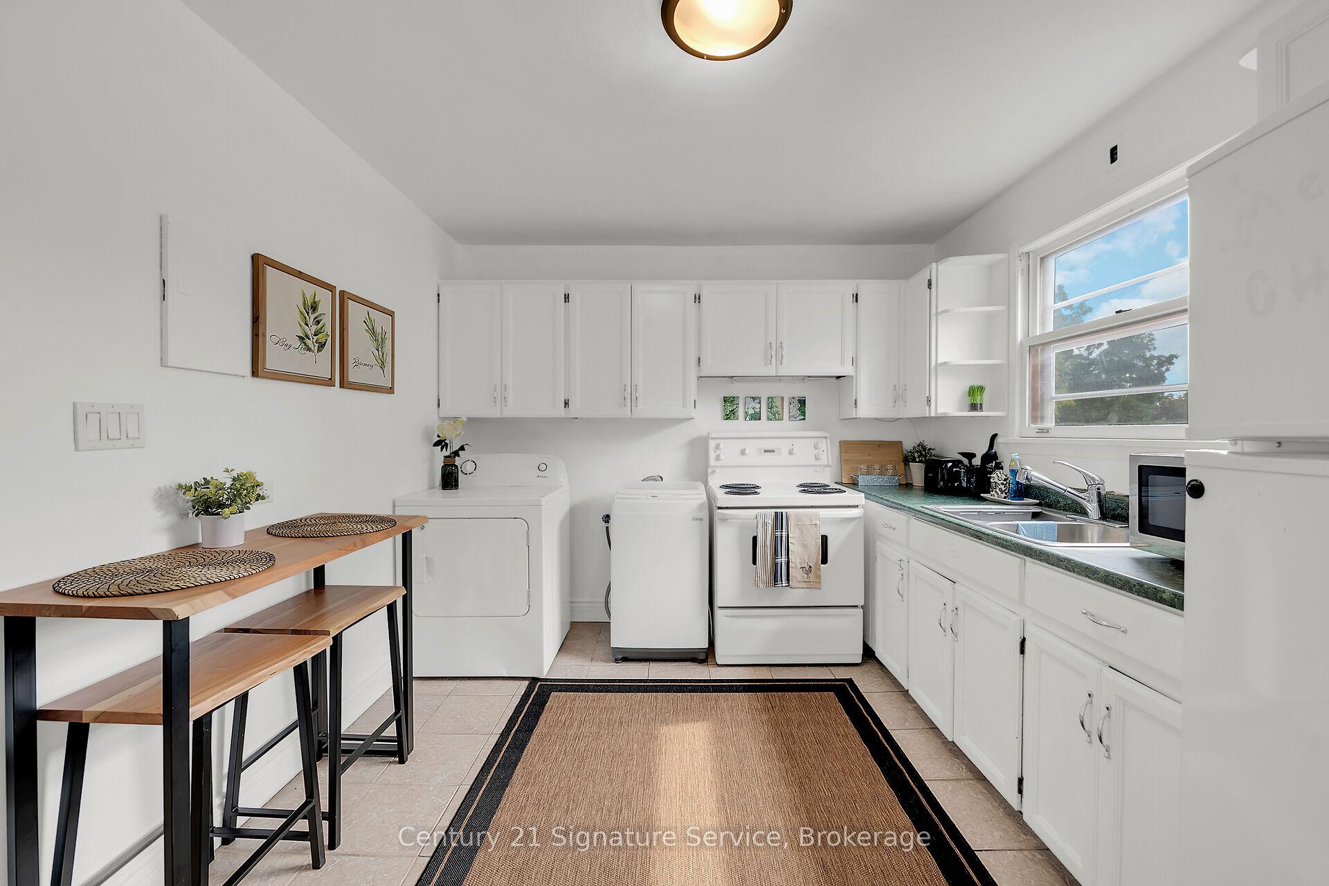 Photo 5 of 17 Fleming Avenue W, Brampton, Downtown Brampton — HOMEH