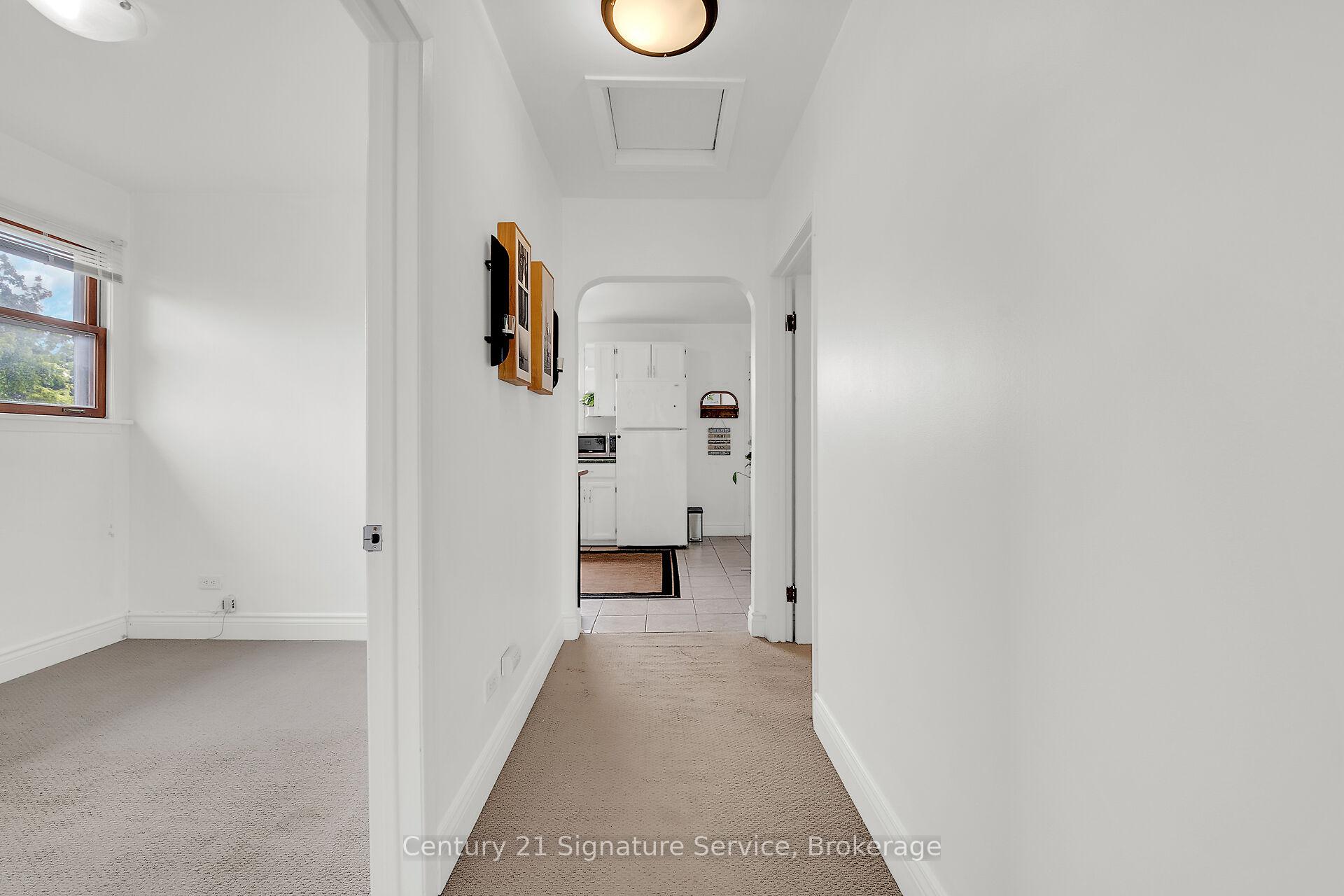 Photo 7 of 17 Fleming Avenue W, Brampton, Downtown Brampton — HOMEH