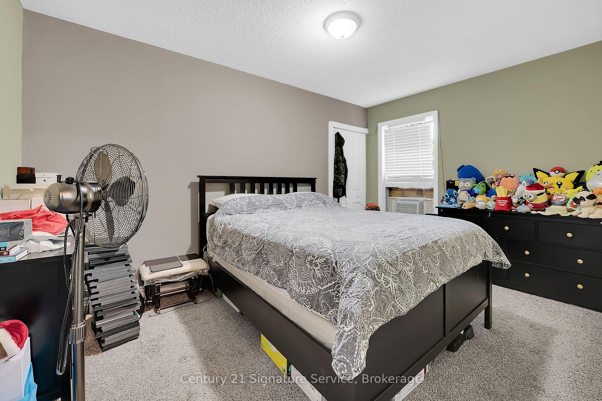 Photo 8 of 17 Fleming Avenue W, Brampton, Downtown Brampton — HOMEH