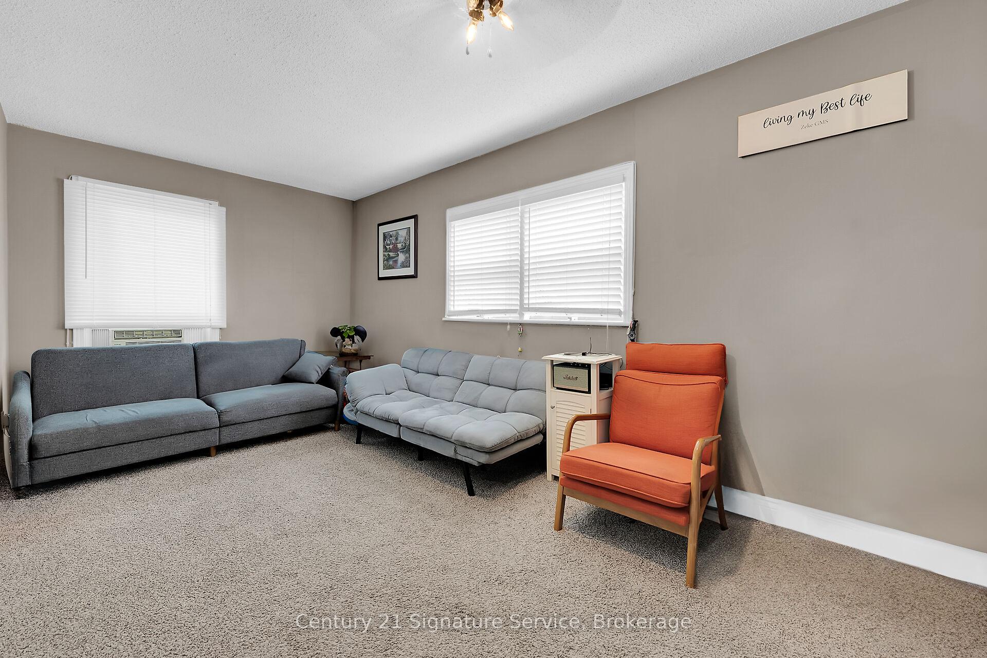 Photo 12 of 17 Fleming Avenue W, Brampton, Downtown Brampton — HOMEH