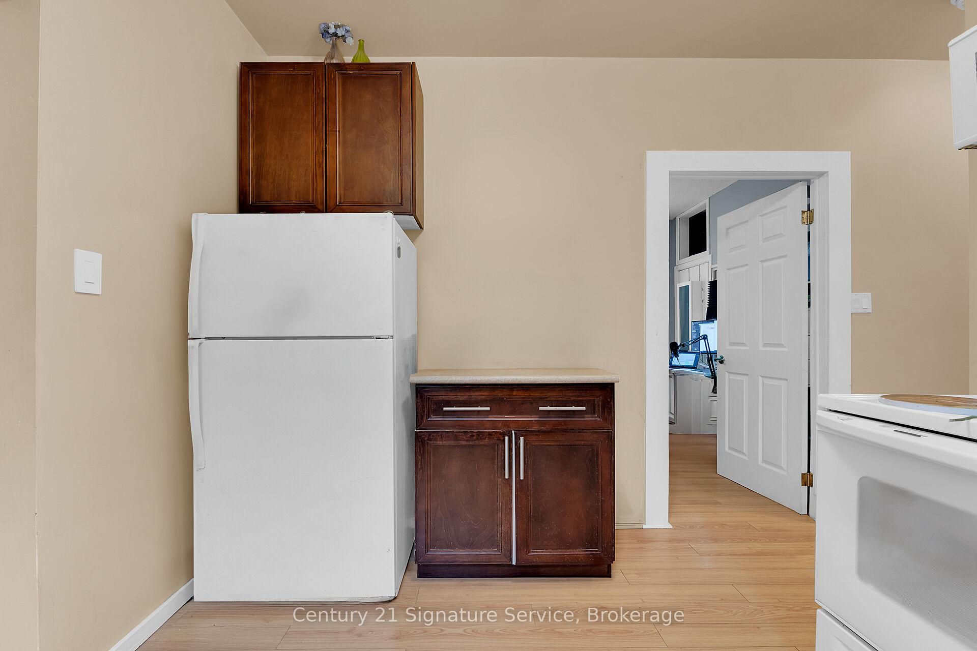 Photo 13 of 17 Fleming Avenue W, Brampton, Downtown Brampton — HOMEH