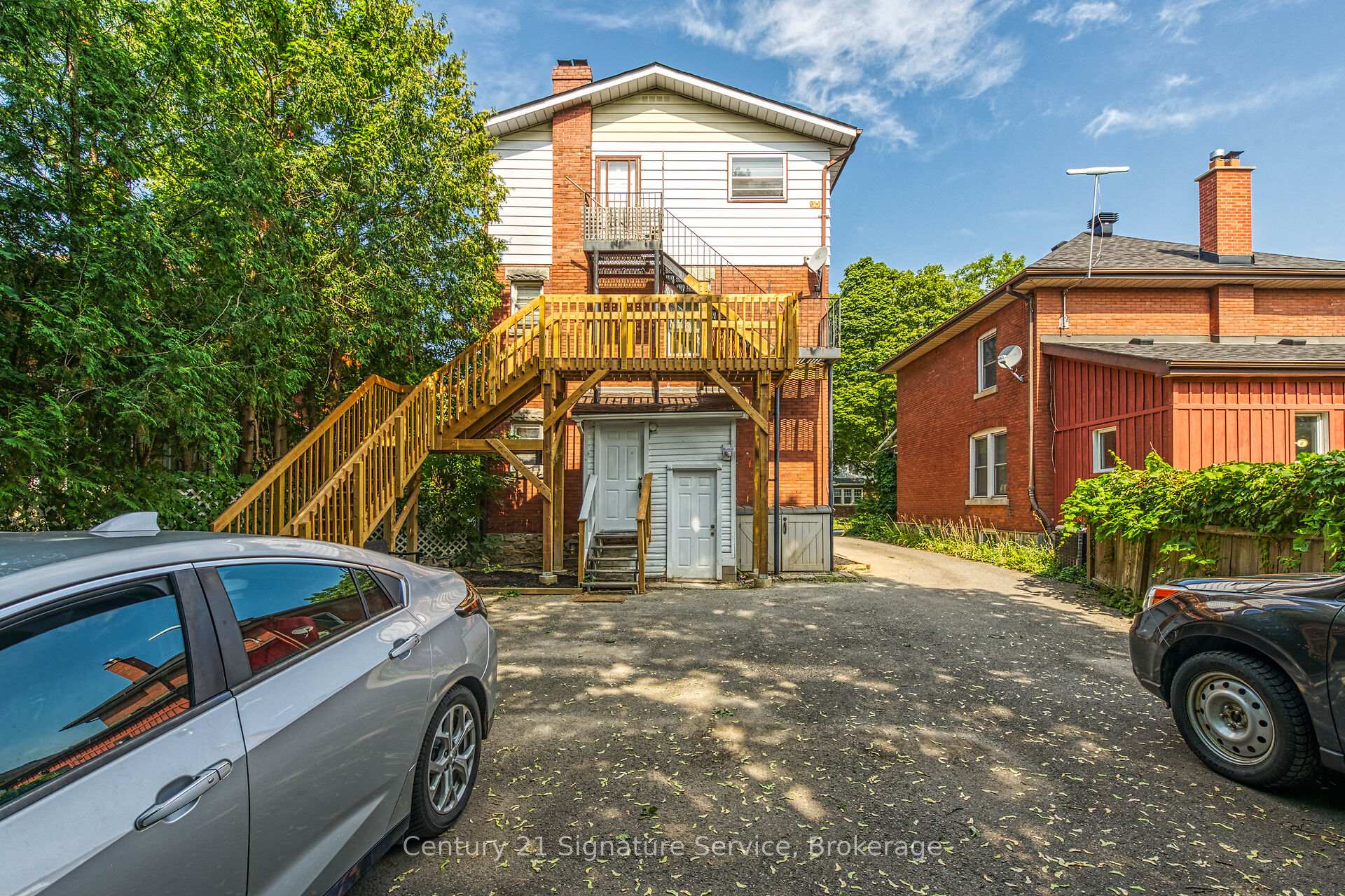 Photo 16 of 17 Fleming Avenue W, Brampton, Downtown Brampton — HOMEH