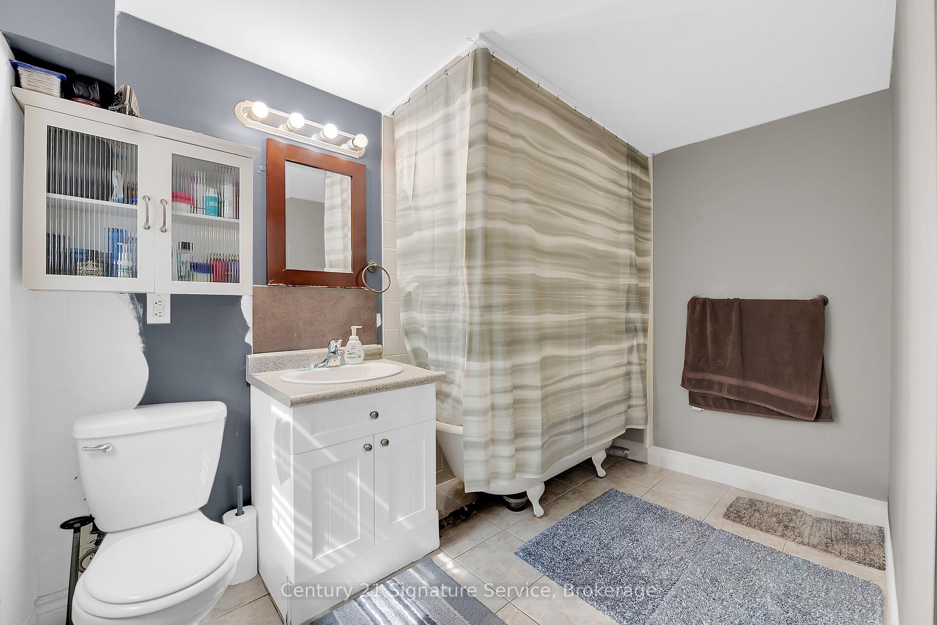 Photo 48 of 17 Fleming Avenue W, Brampton, Downtown Brampton — HOMEH