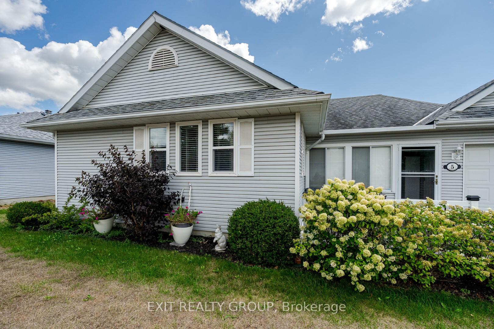Photo 2 of 5 Empire Boulevard, Prince Edward County, Wellington — HOMEH