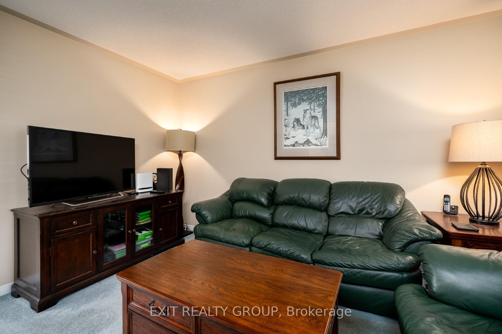 Photo 7 of 5 Empire Boulevard, Prince Edward County, Wellington — HOMEH