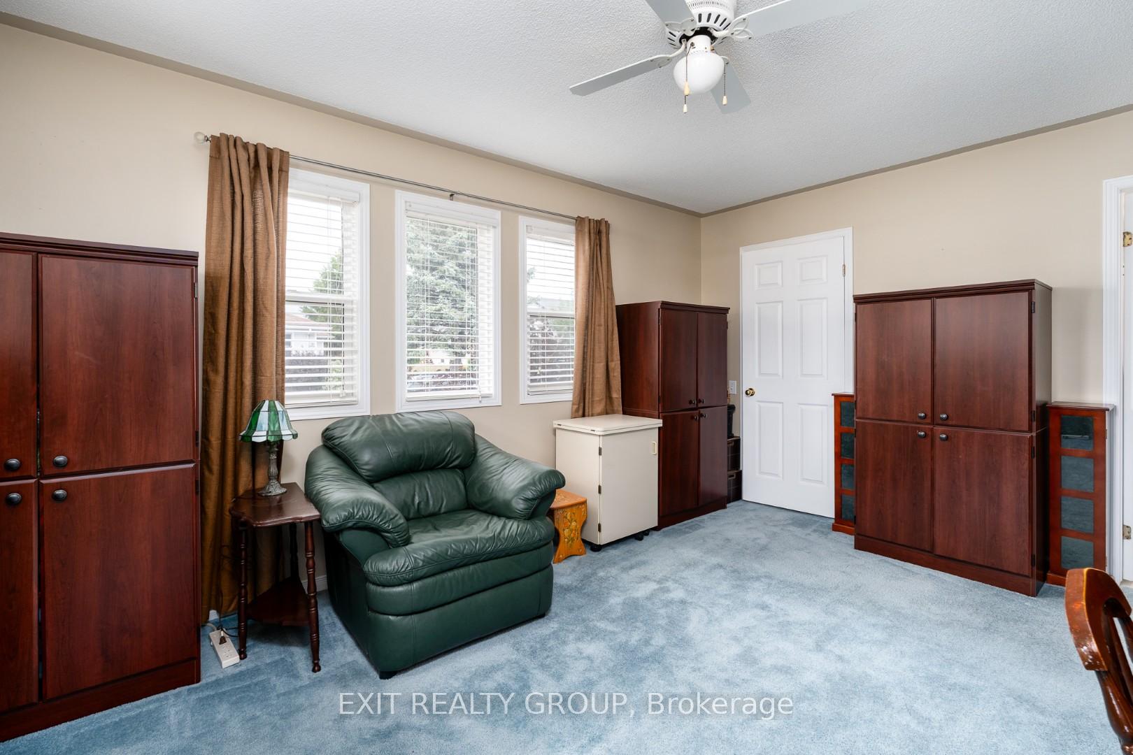 Photo 11 of 5 Empire Boulevard, Prince Edward County, Wellington — HOMEH