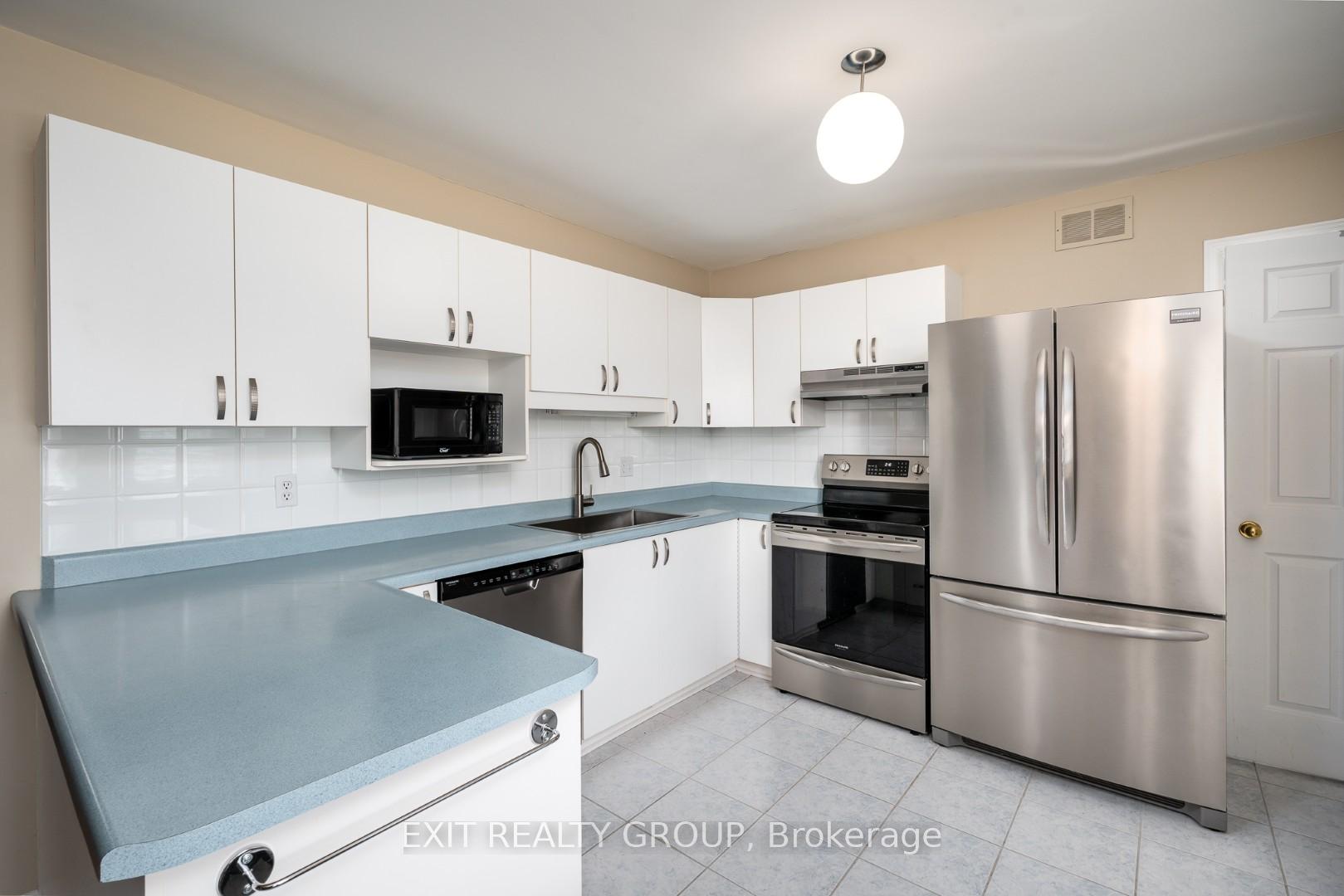 Photo 14 of 5 Empire Boulevard, Prince Edward County, Wellington — HOMEH