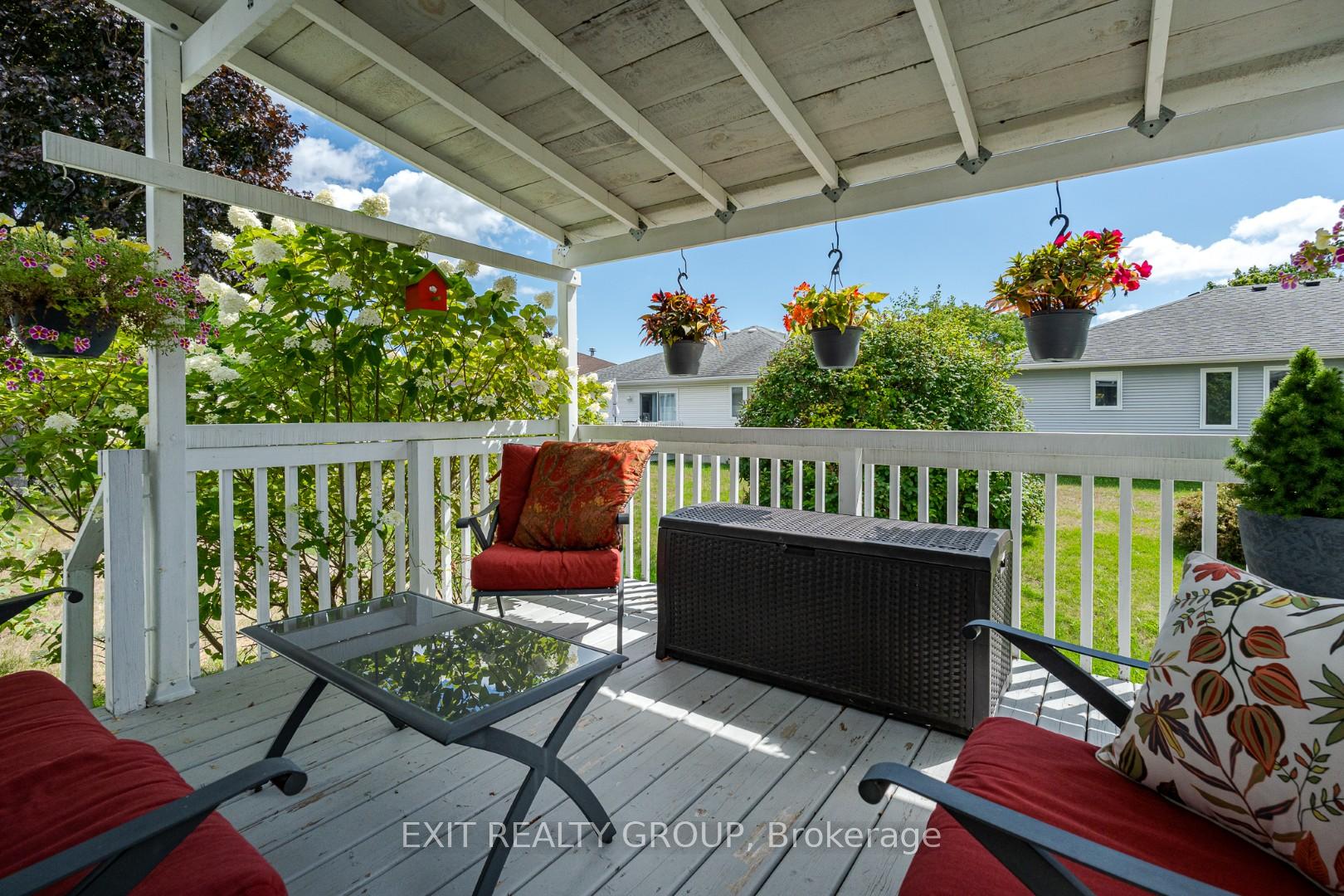 Photo 23 of 5 Empire Boulevard, Prince Edward County, Wellington — HOMEH