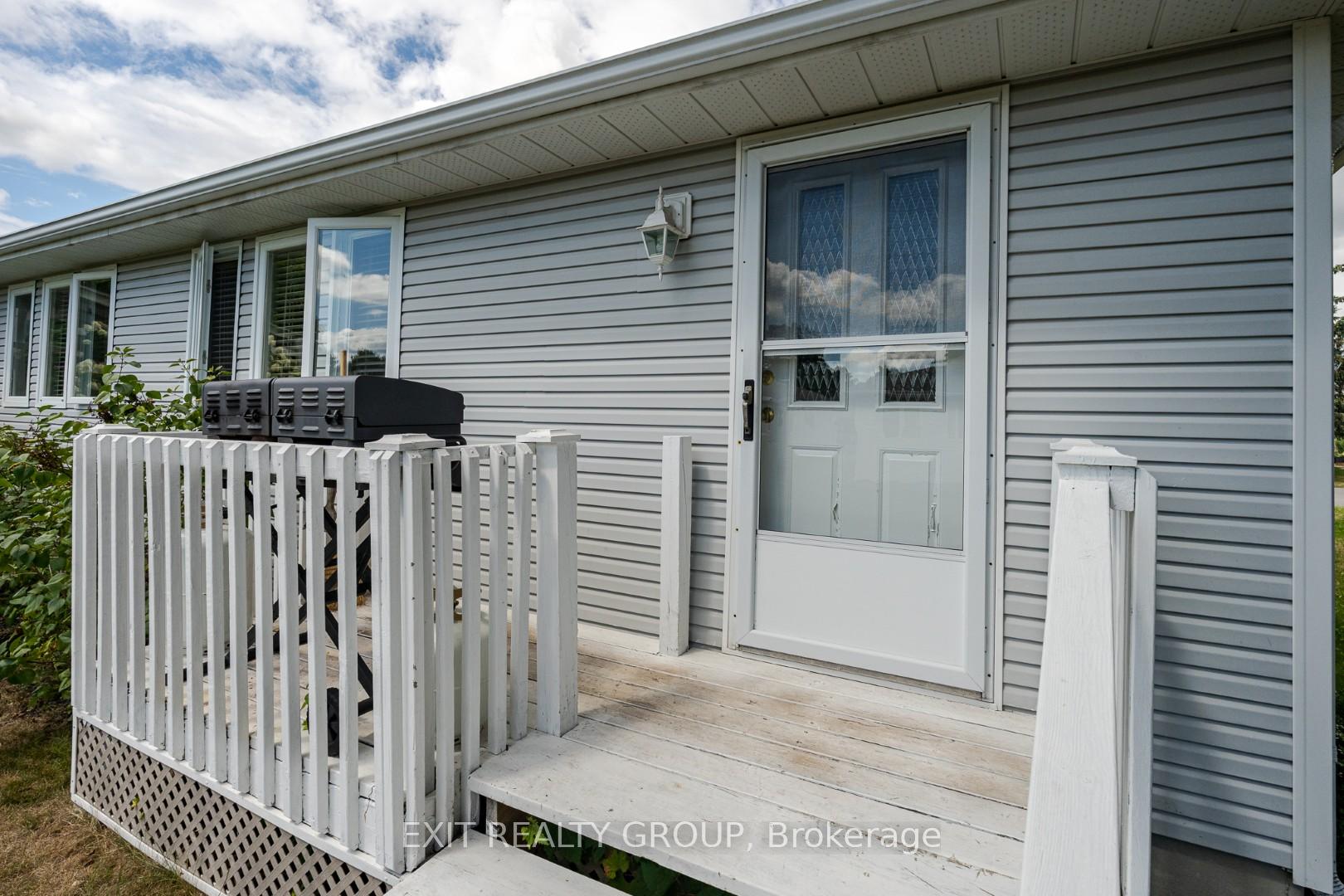 Photo 24 of 5 Empire Boulevard, Prince Edward County, Wellington — HOMEH