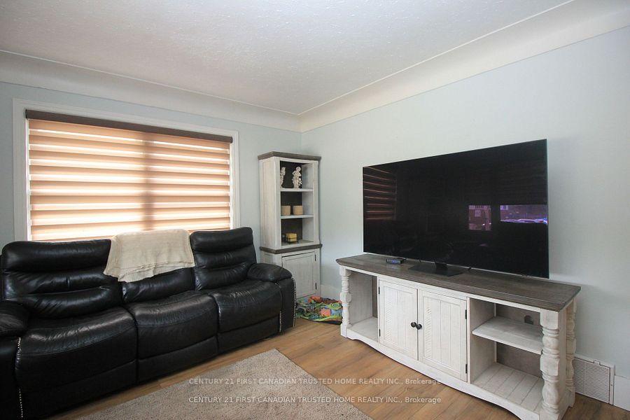 Photo 3 of 73 Jacqueline Street, London, South I — HOMEH