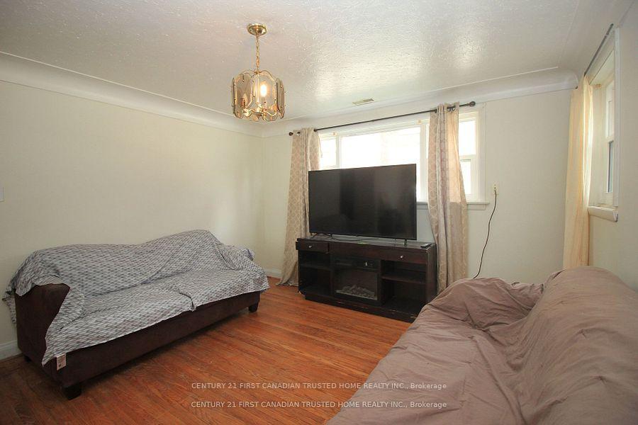Photo 18 of 73 Jacqueline Street, London, South I — HOMEH