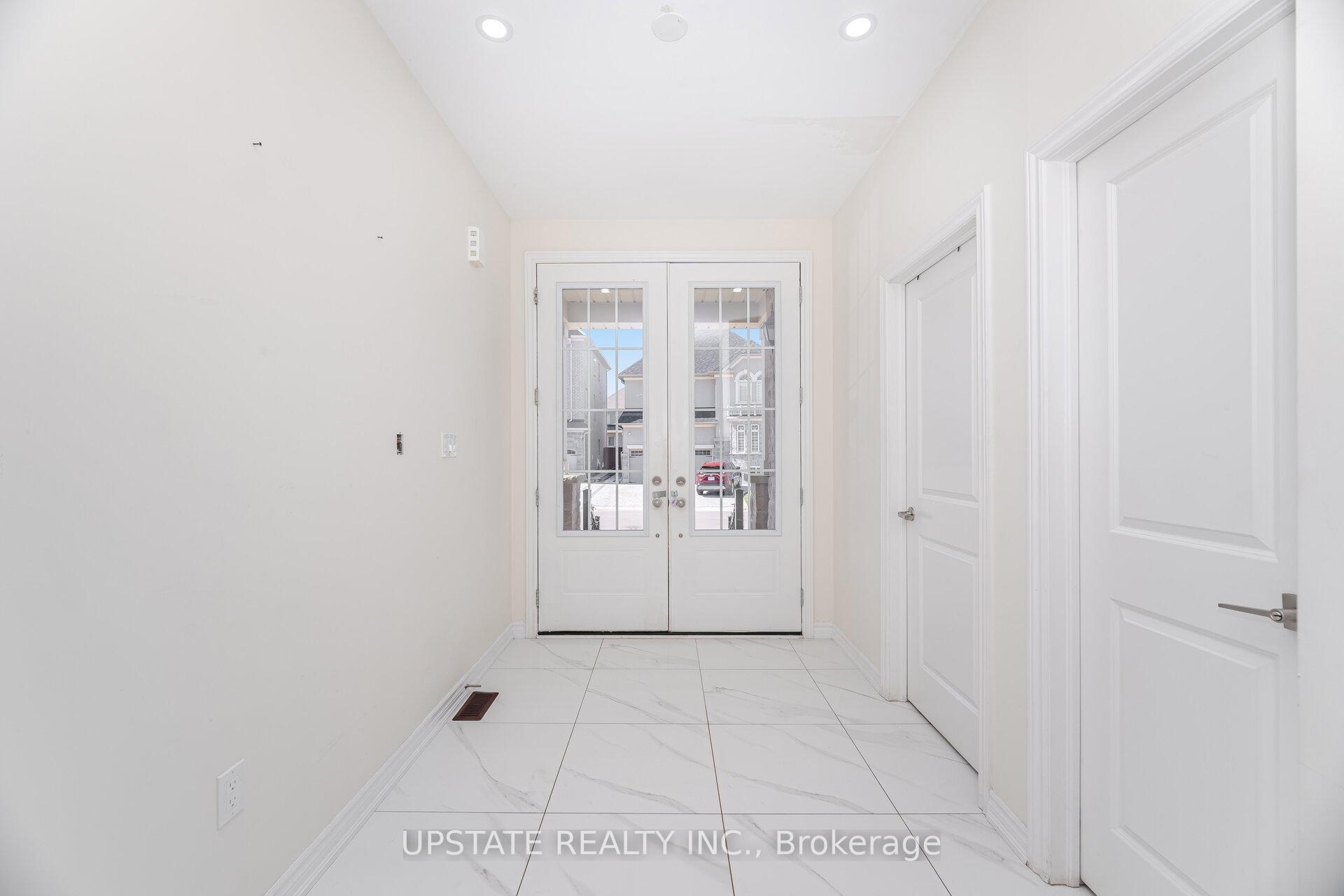 Photo 2 of 2 Jenwood Crescent, Brampton, Sandringham-Wellington North — HOMEH