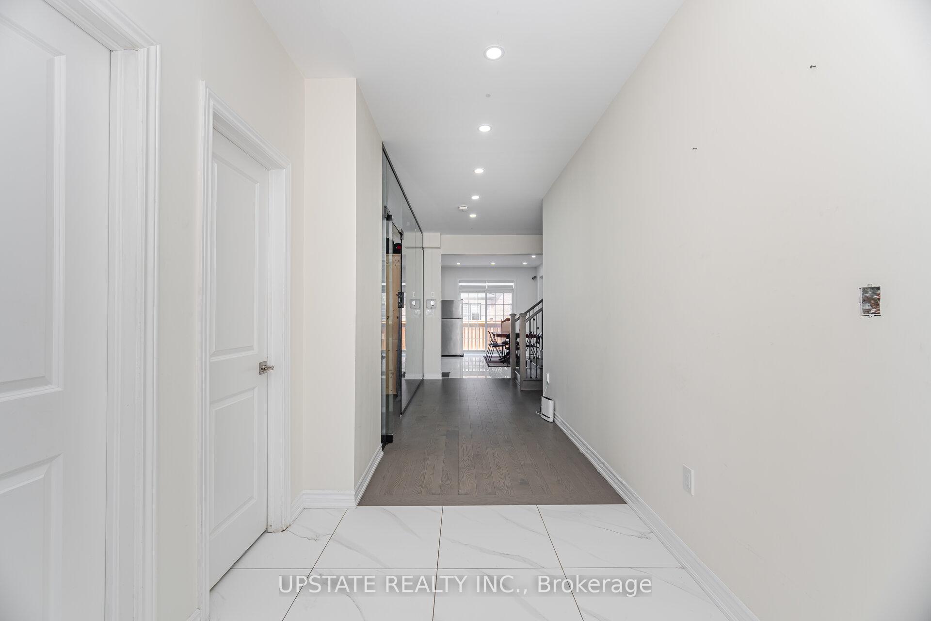 Photo 5 of 2 Jenwood Crescent, Brampton, Sandringham-Wellington North — HOMEH