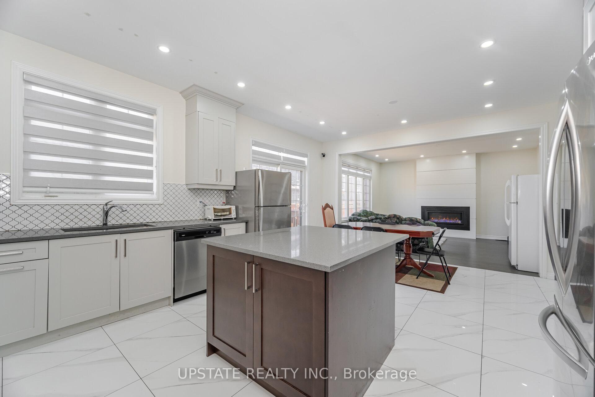 Photo 9 of 2 Jenwood Crescent, Brampton, Sandringham-Wellington North — HOMEH